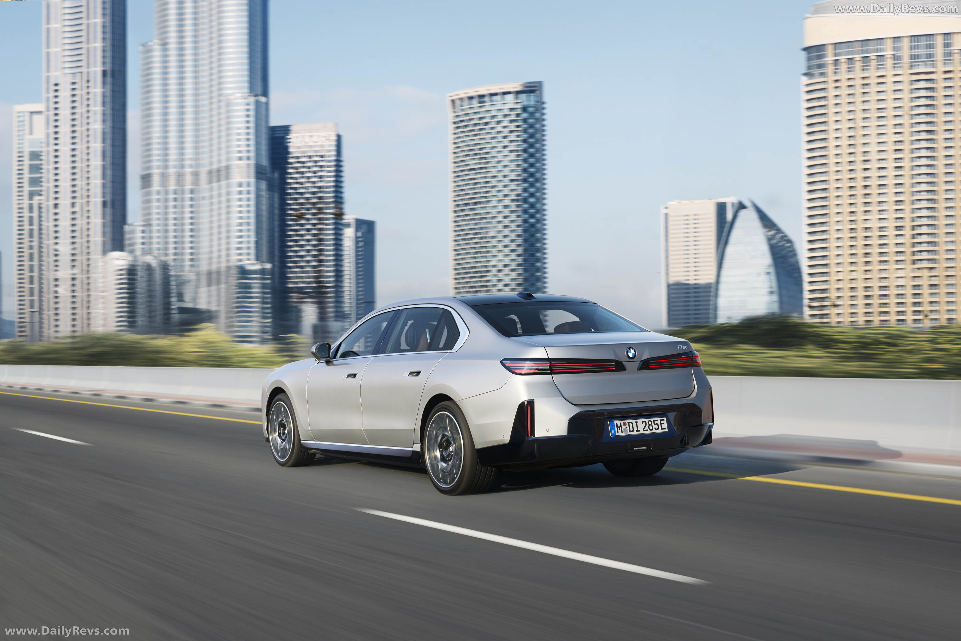 2027 BMW i7 60 xDrive G70 Rear View