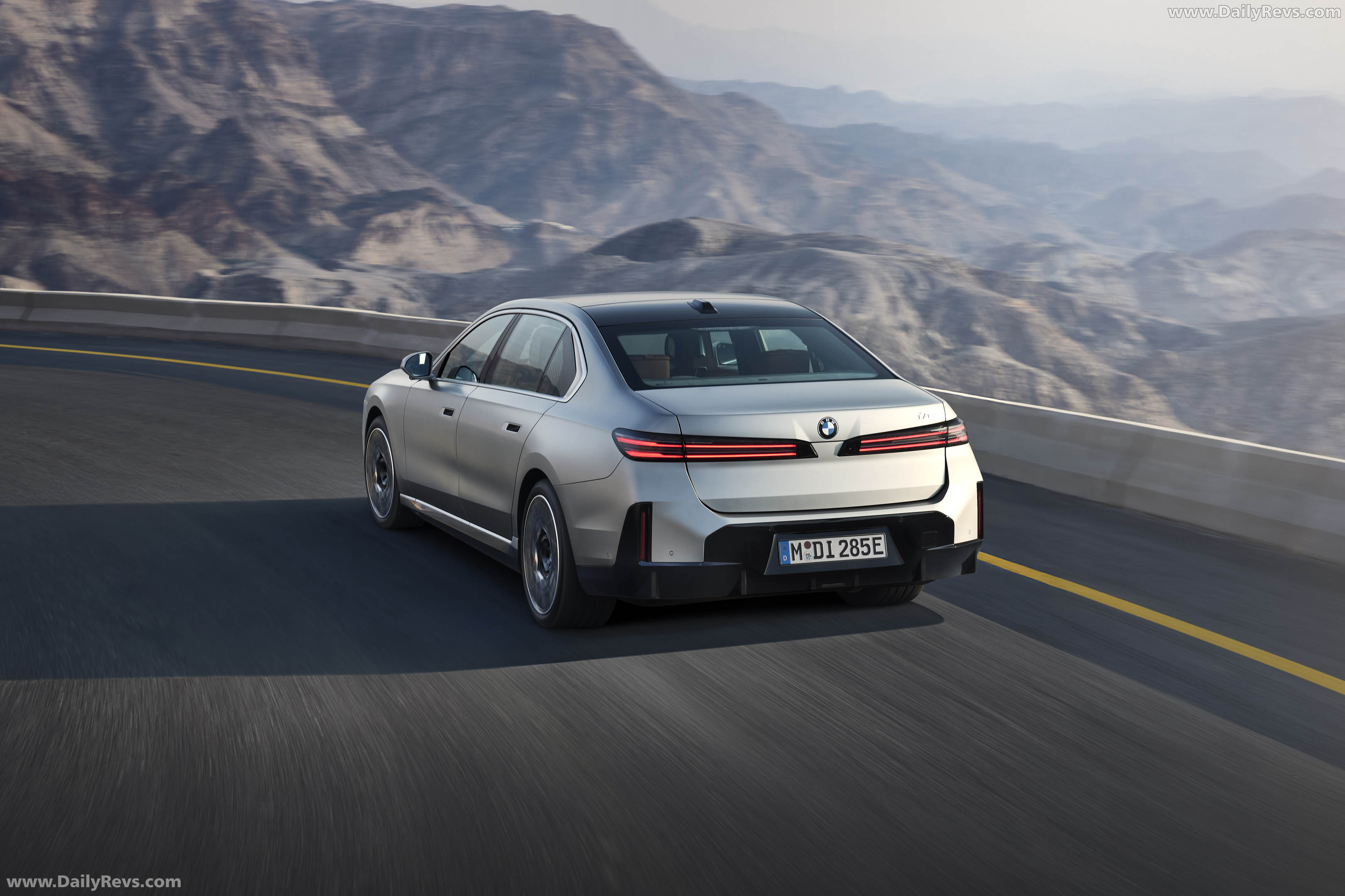 2027 BMW i7 60 xDrive G70 Rear View