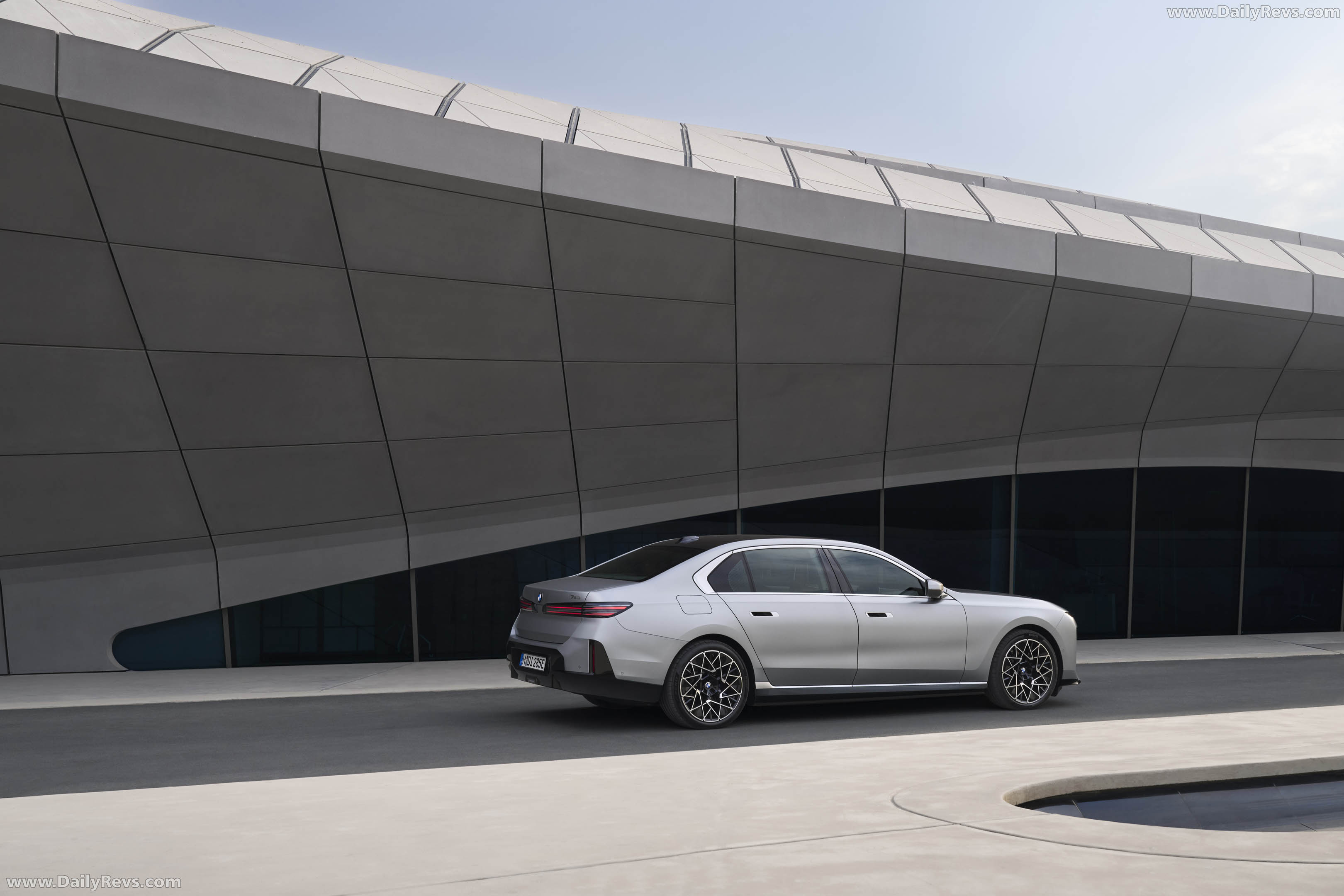 2027 BMW i7 60 xDrive G70 Rear View