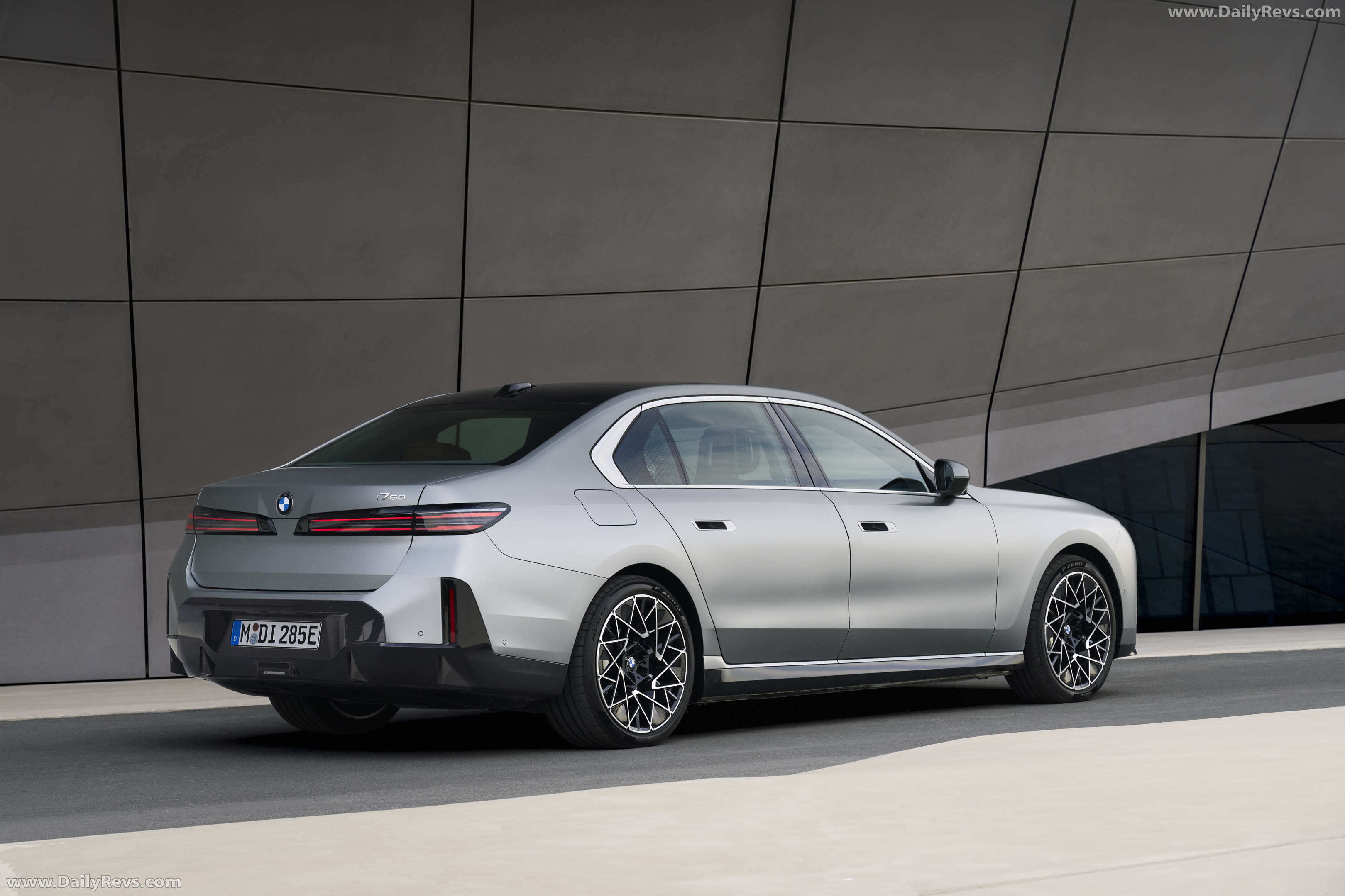 2027 BMW i7 60 xDrive G70 Rear View