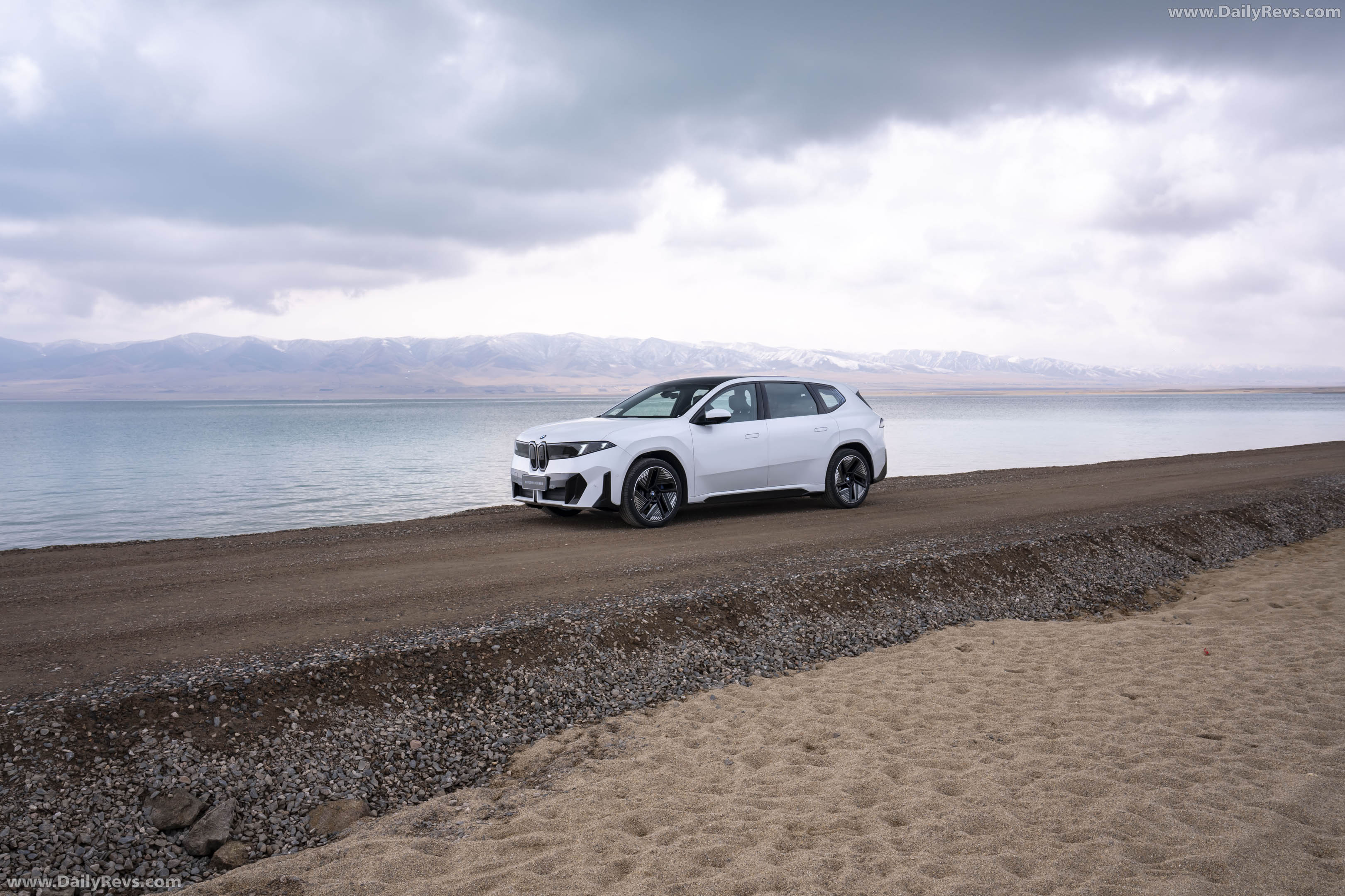 2027 BMW iX3 Long Wheelbase NA5 Front View