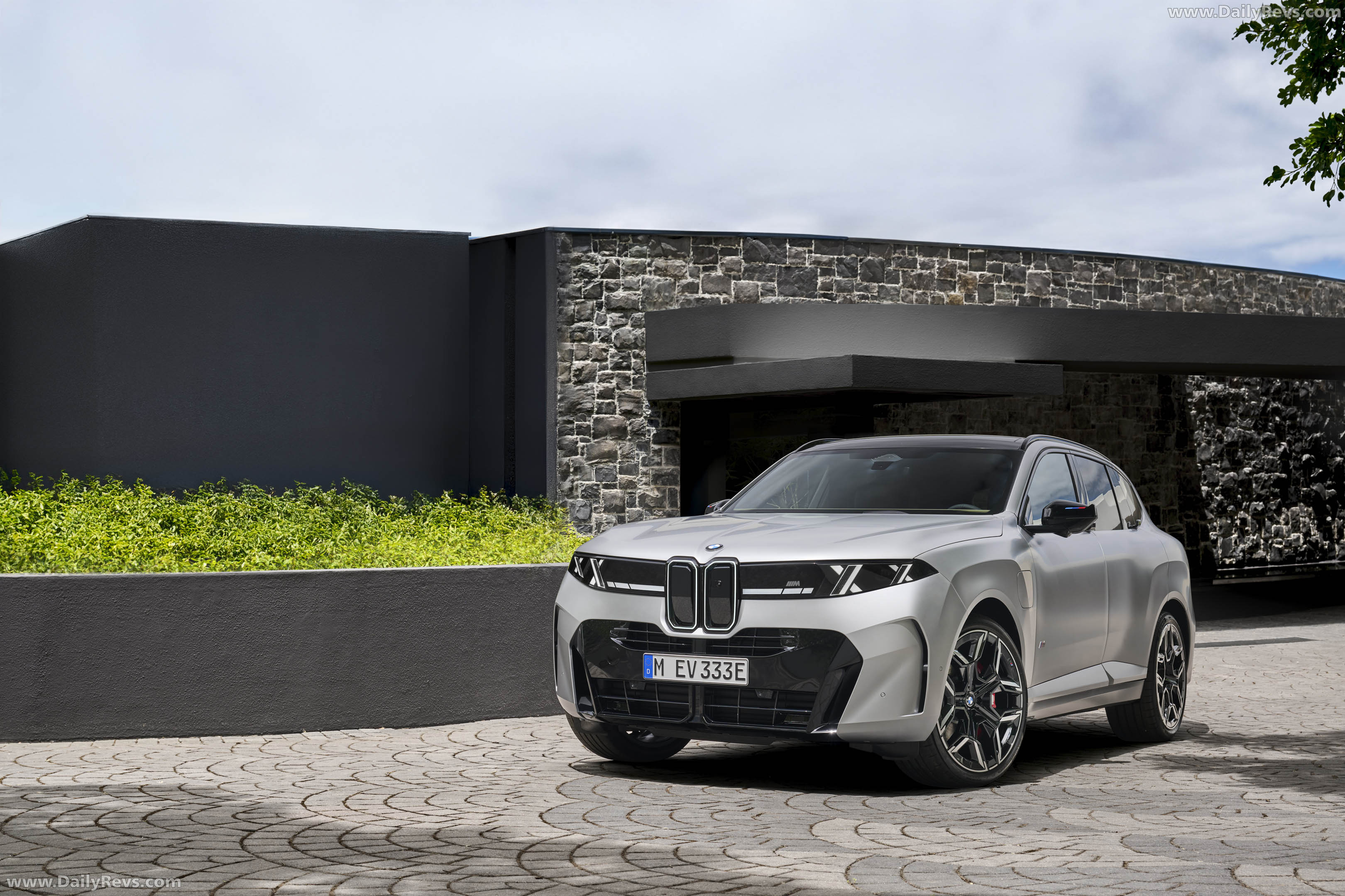 2026 BMW X5 M60e G65 Front View