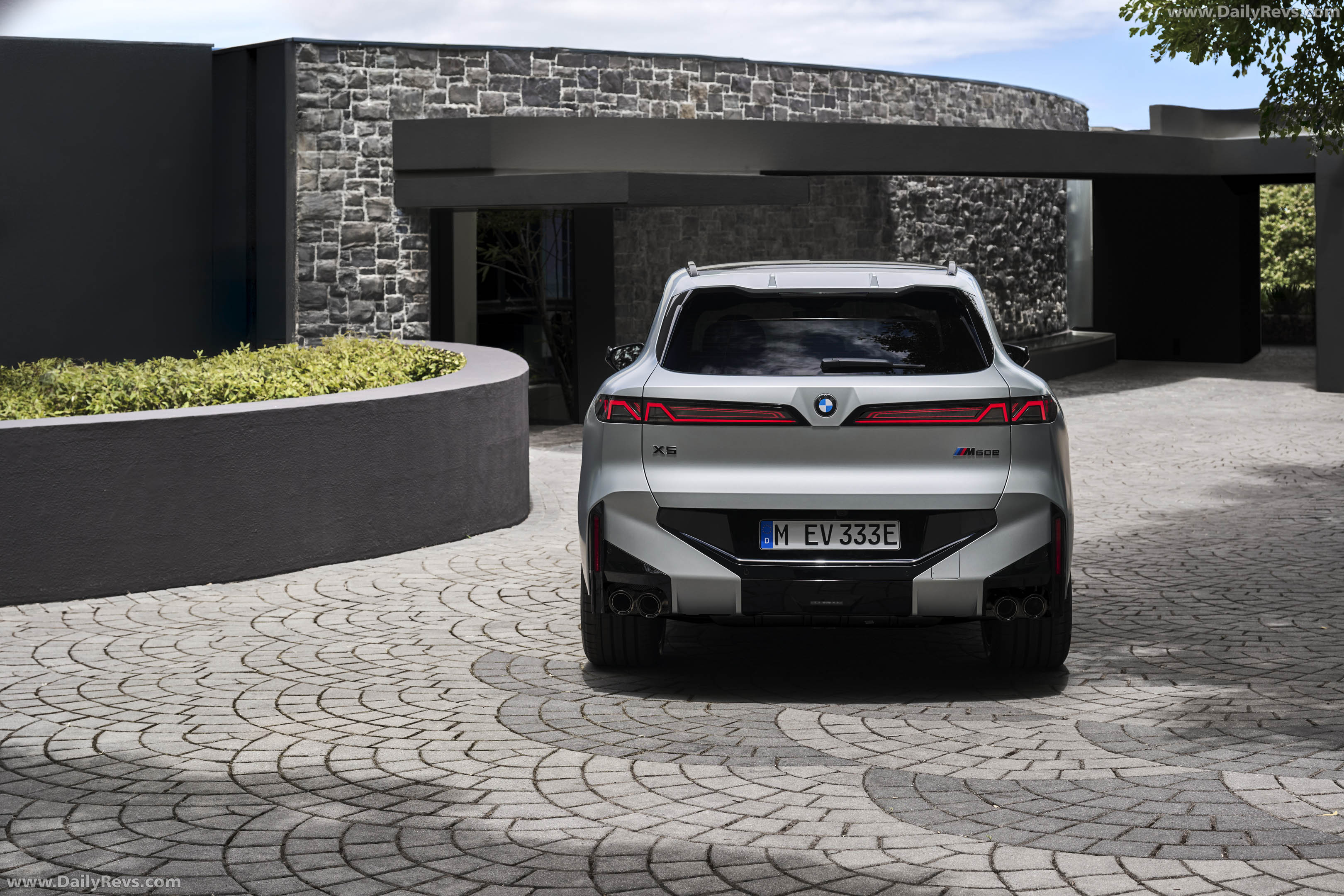 2026 BMW X5 M60e G65 Rear View