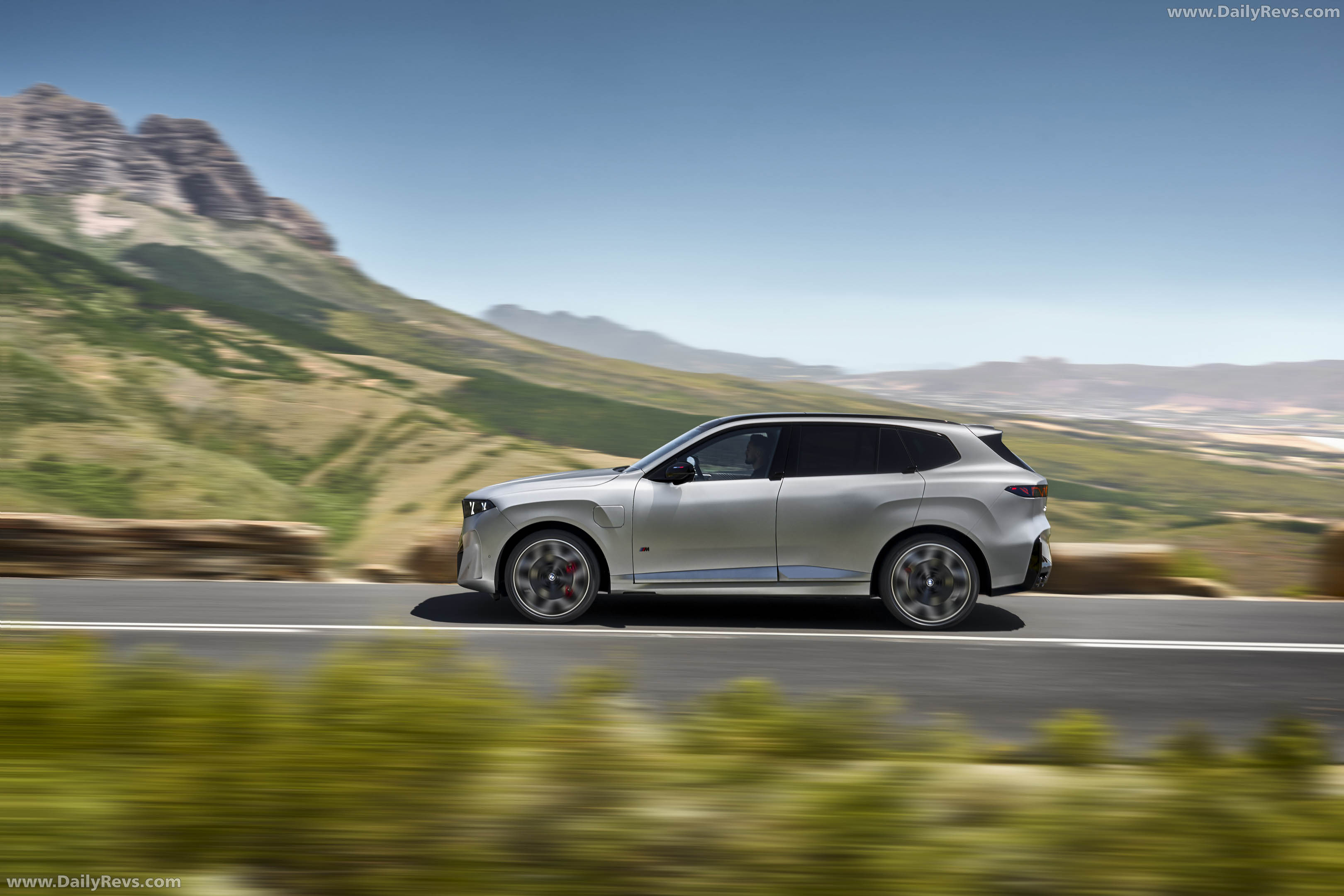 2026 BMW X5 M60e G65 Side View