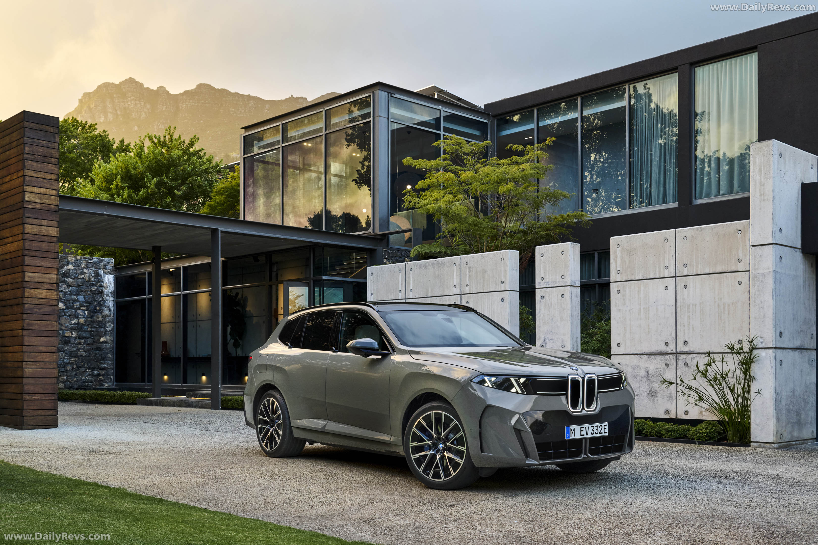 2027 BMW iX5 60 xDrive G65 Front View