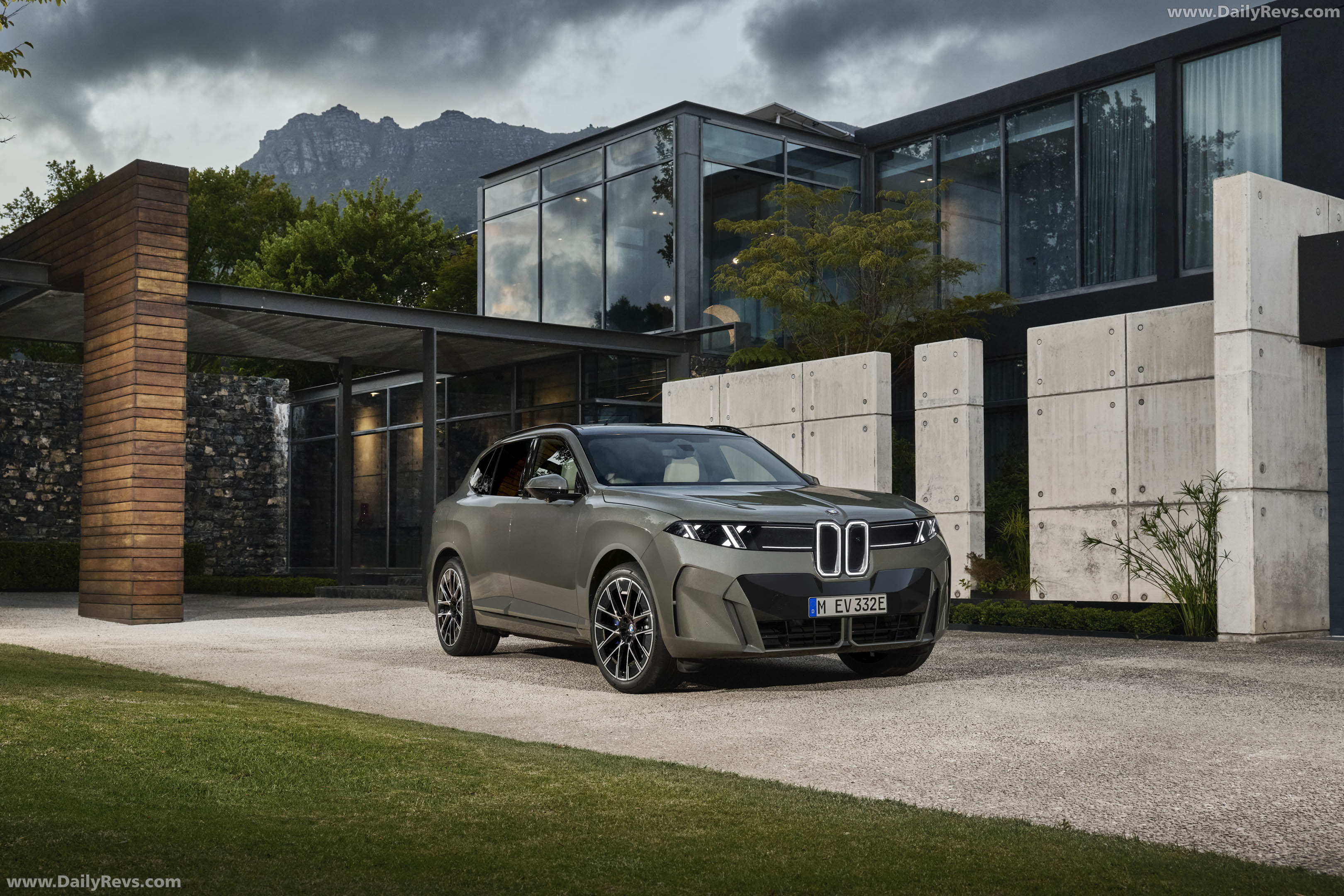 2027 BMW iX5 60 xDrive G65 Front View