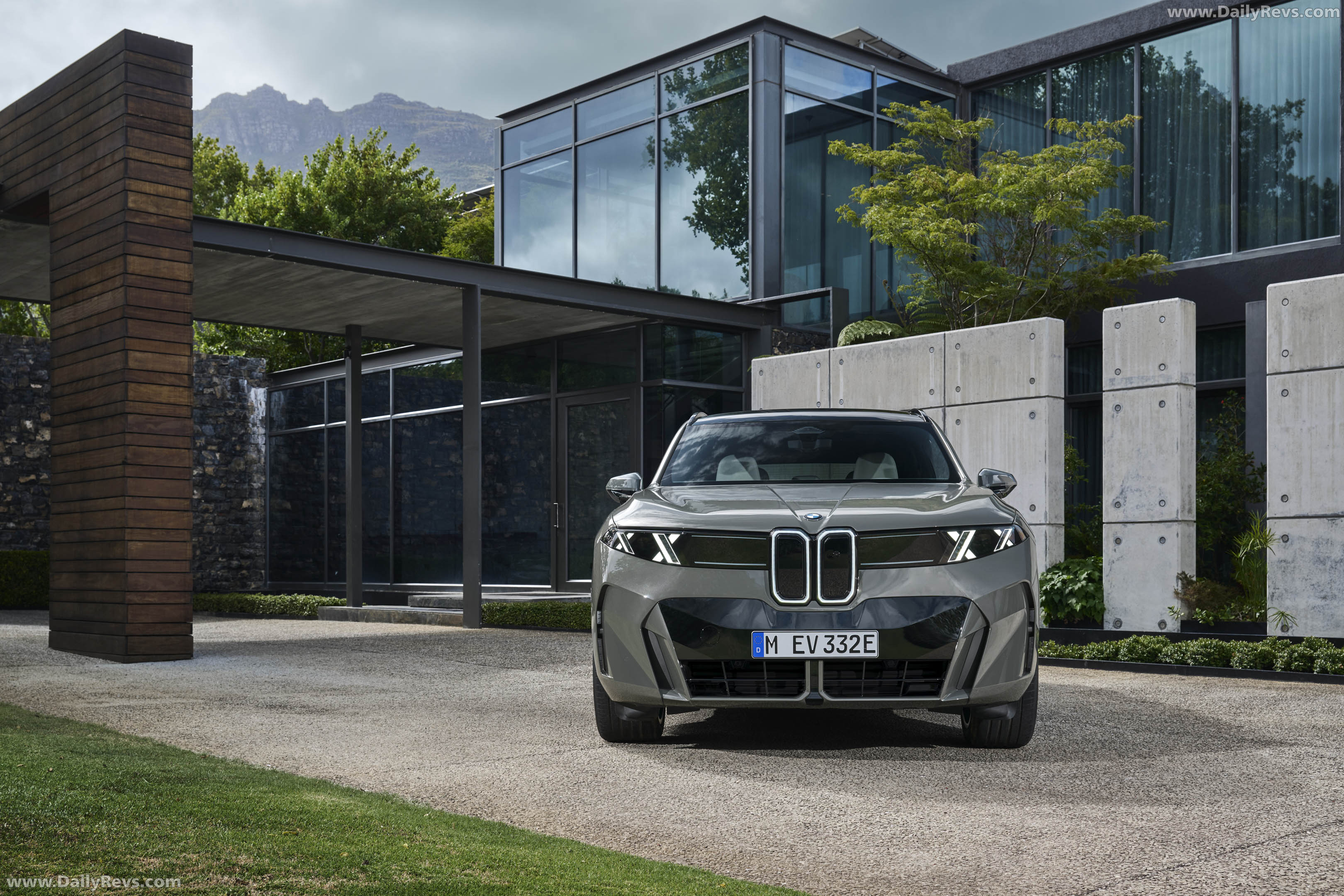 2027 BMW iX5 60 xDrive G65 Front View