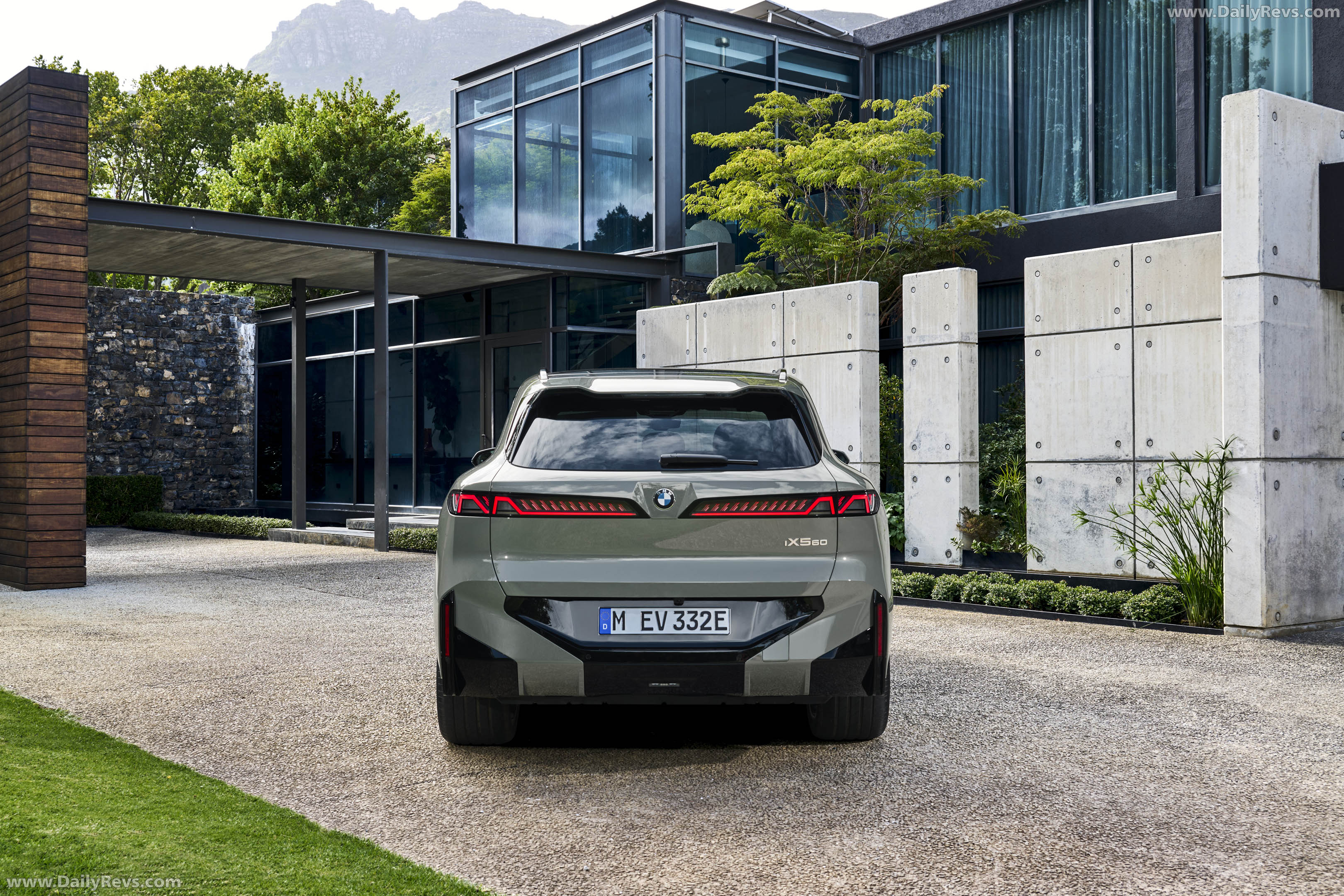 2027 BMW iX5 60 xDrive G65 Rear View