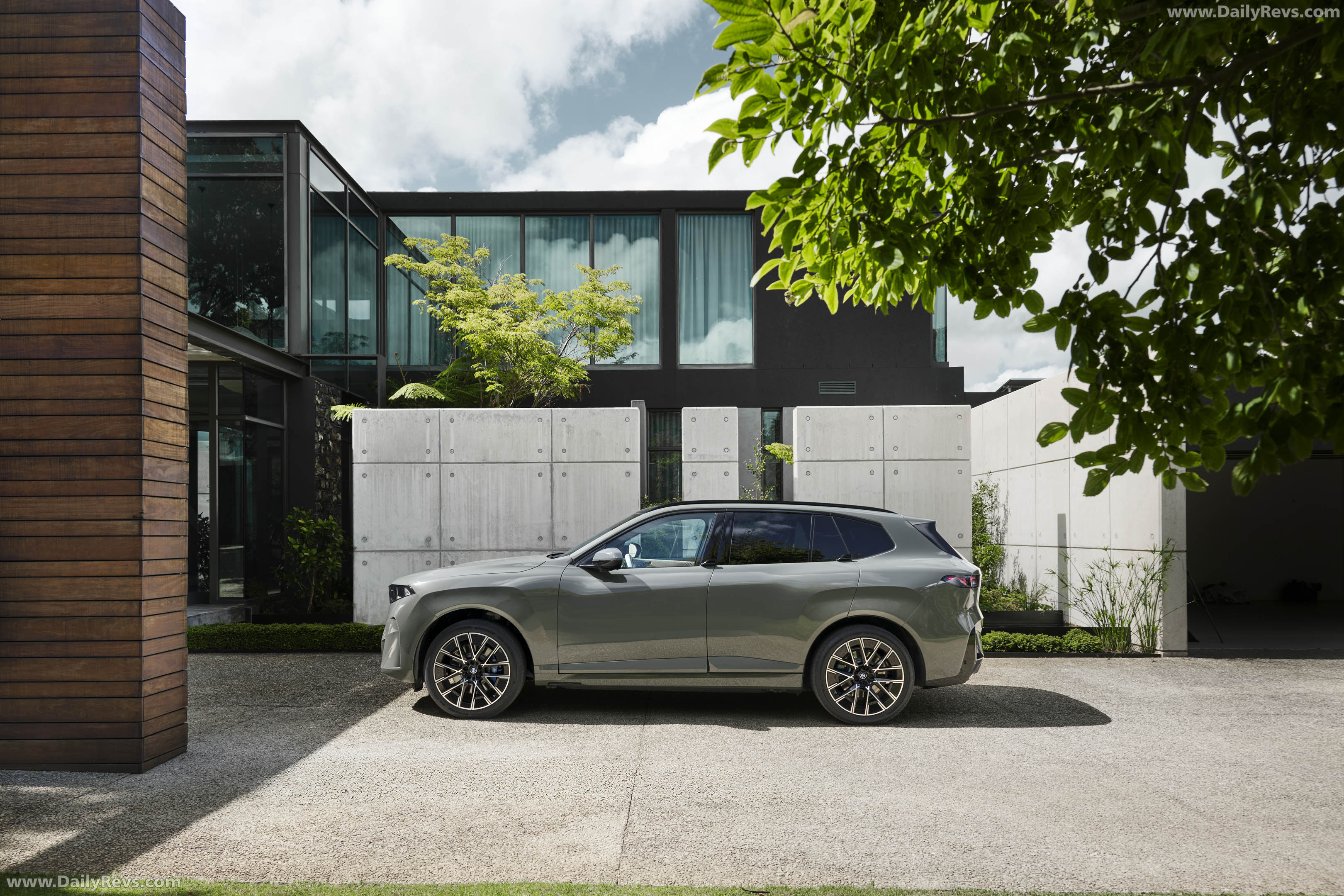 2027 BMW iX5 60 xDrive G65 Side View