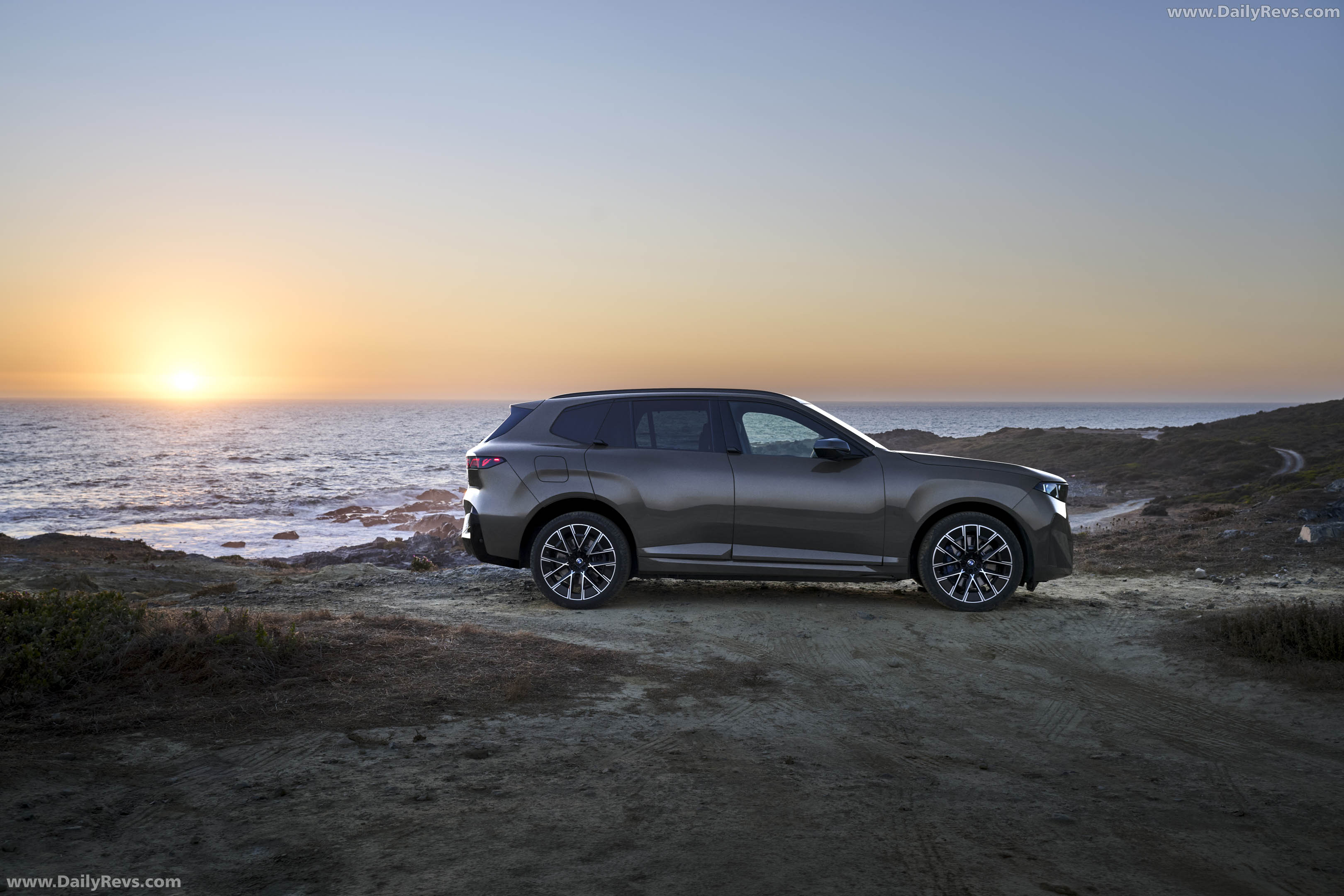 2027 BMW iX5 60 xDrive G65 Side View