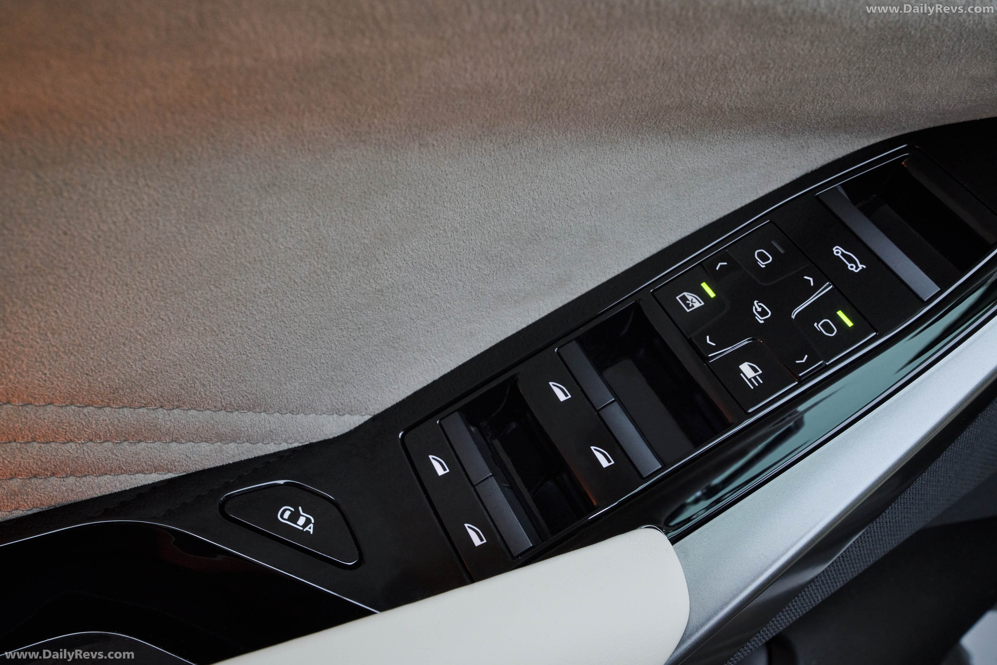 2027 BMW iX5 60 xDrive G65 Interior