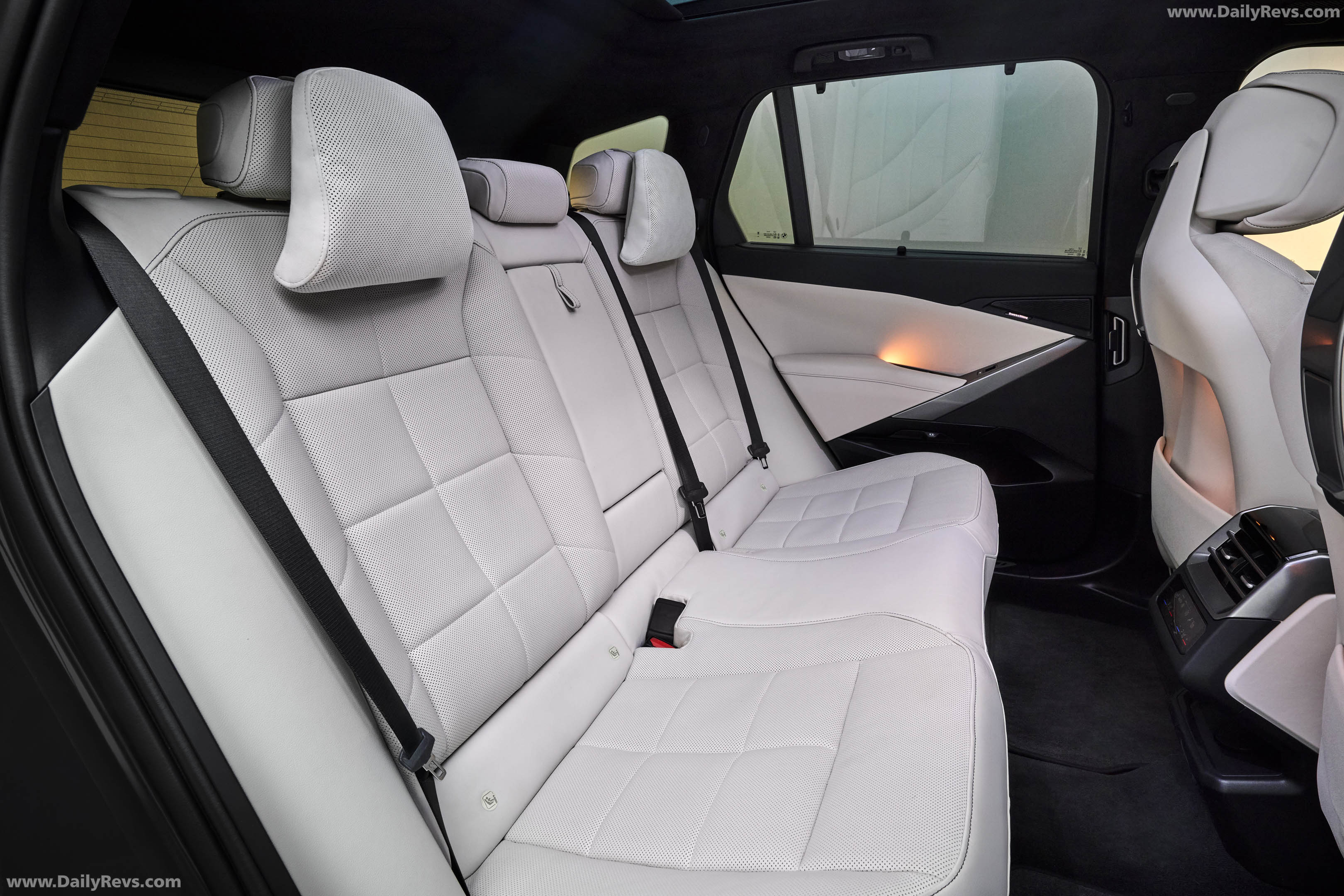 2027 BMW iX5 60 xDrive G65 Interior