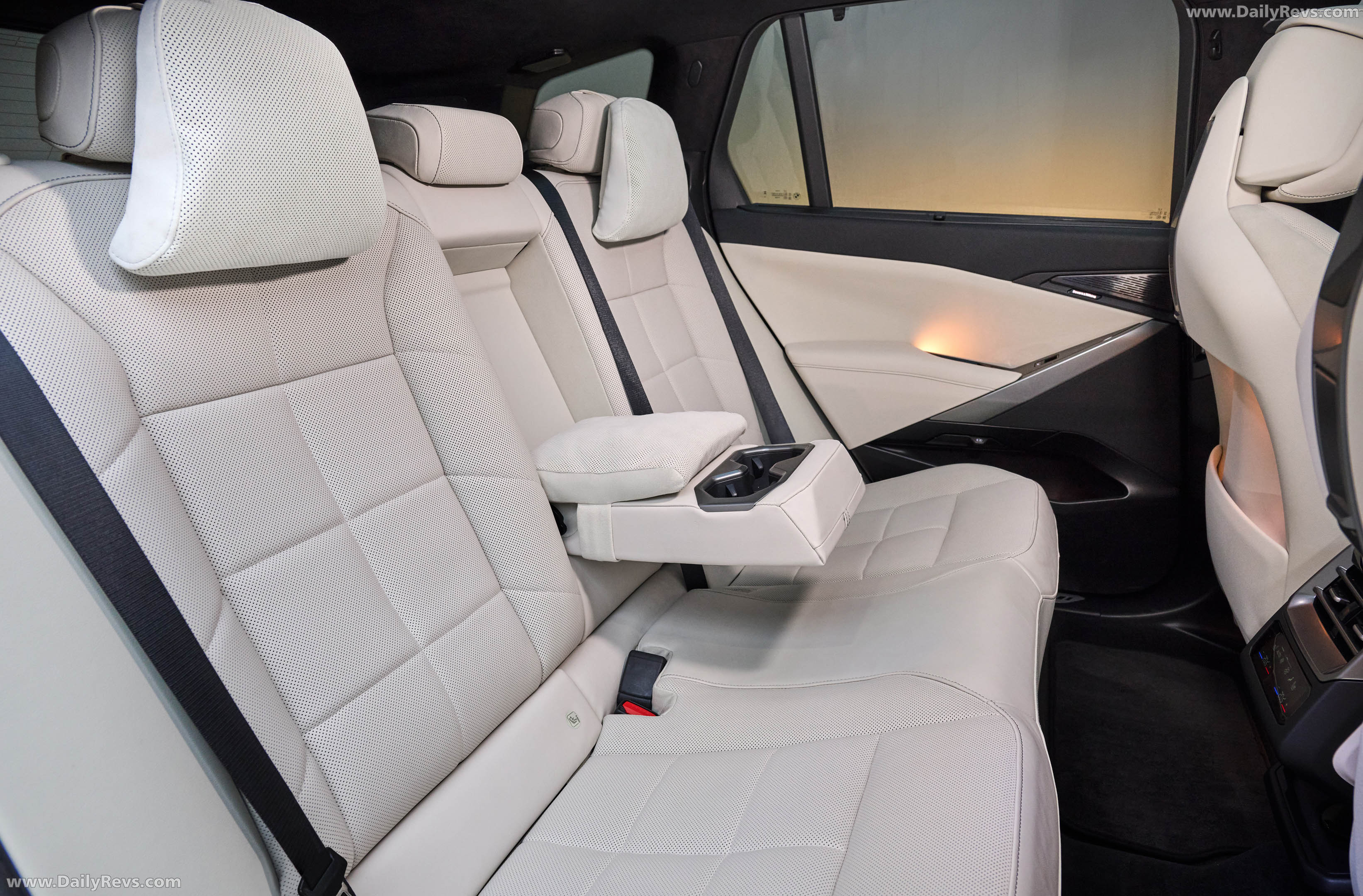 2027 BMW iX5 60 xDrive G65 Interior