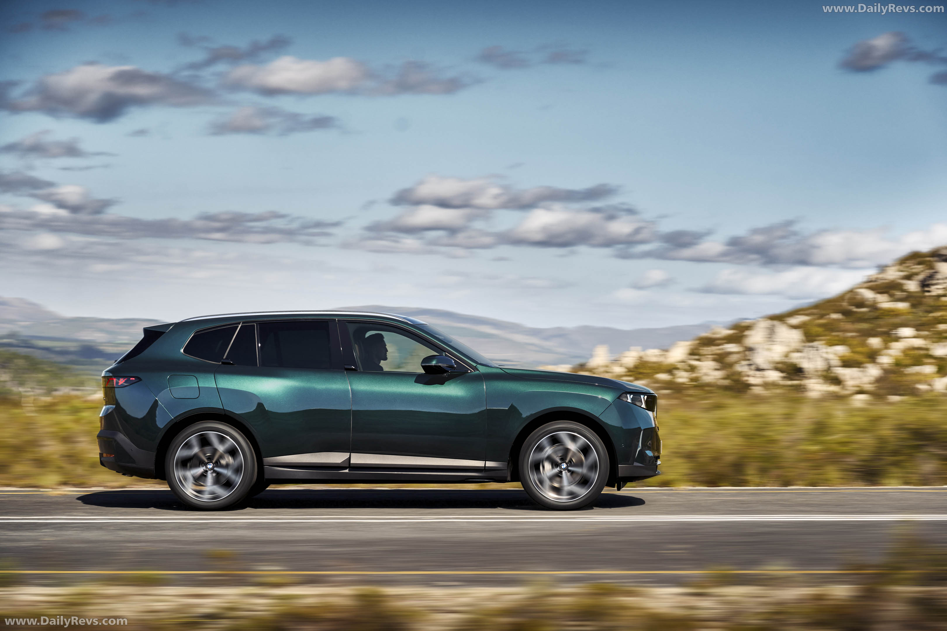 2027 BMW X5 40 xDrive G65 Side View