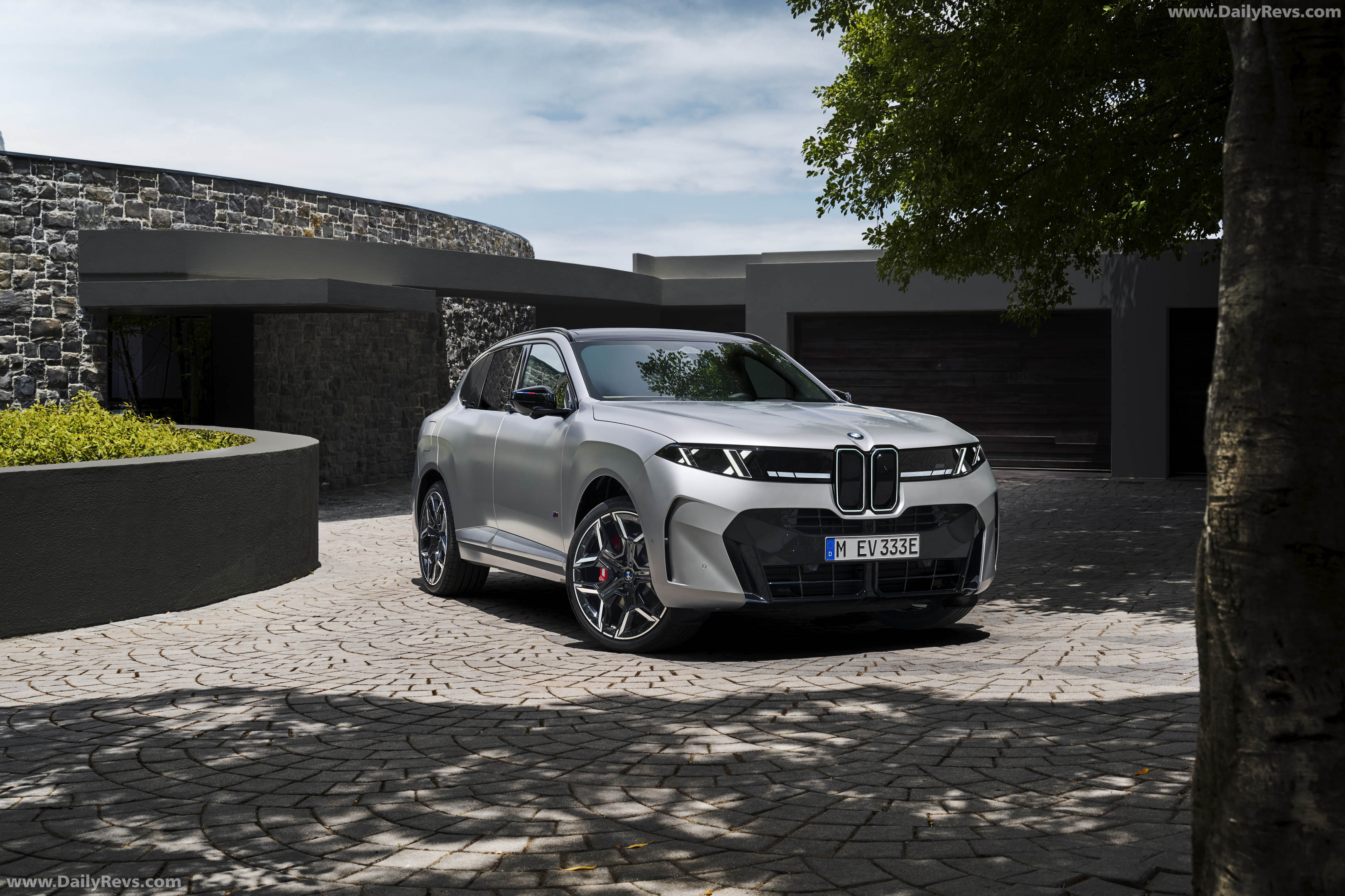 2027 BMW X5 M60e G65 Front View
