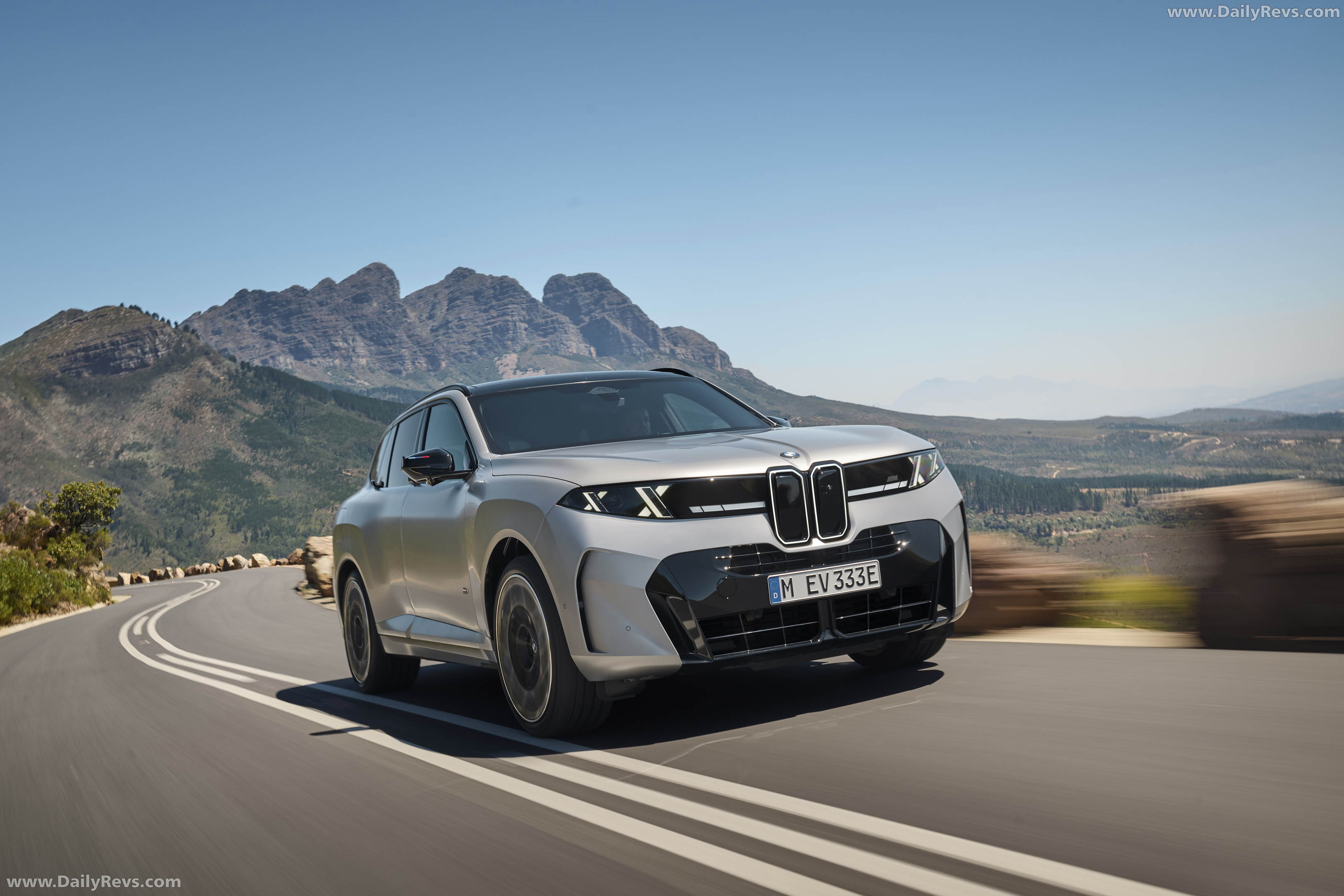 2027 BMW X5 M60e G65 Front View
