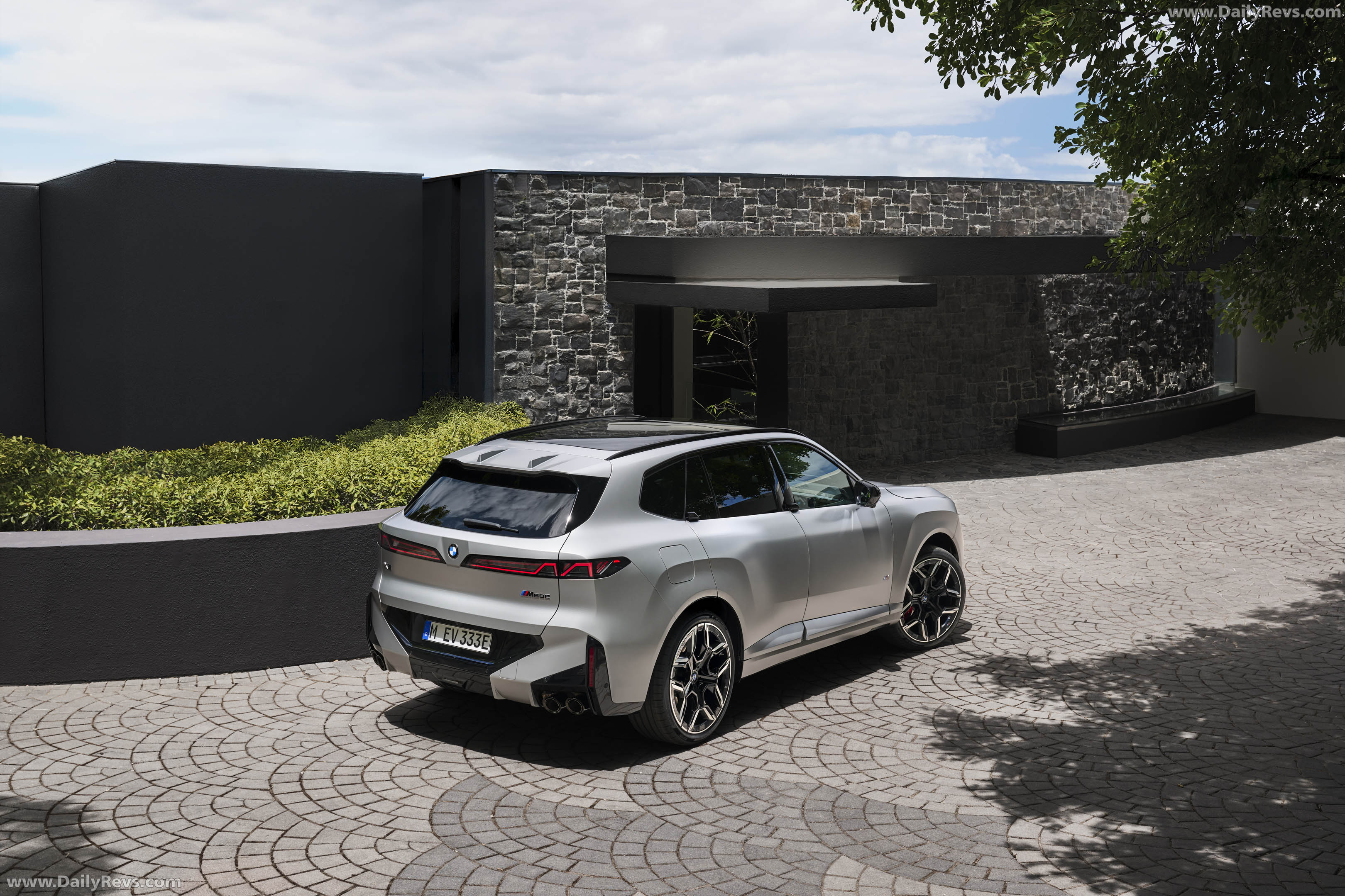 2027 BMW X5 M60e G65 Rear View
