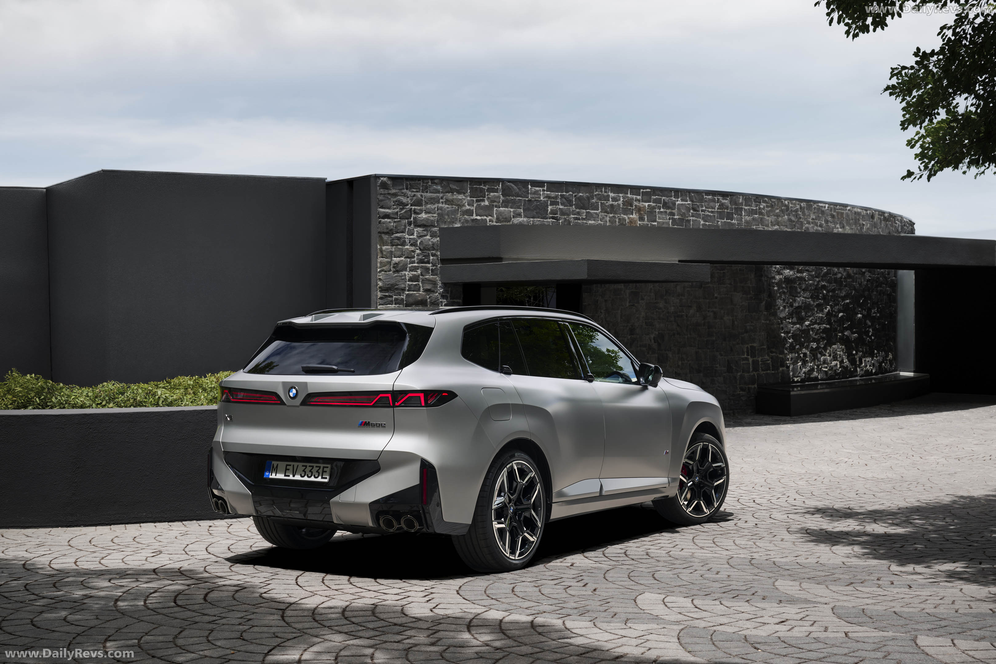 2027 BMW X5 M60e G65 Rear View