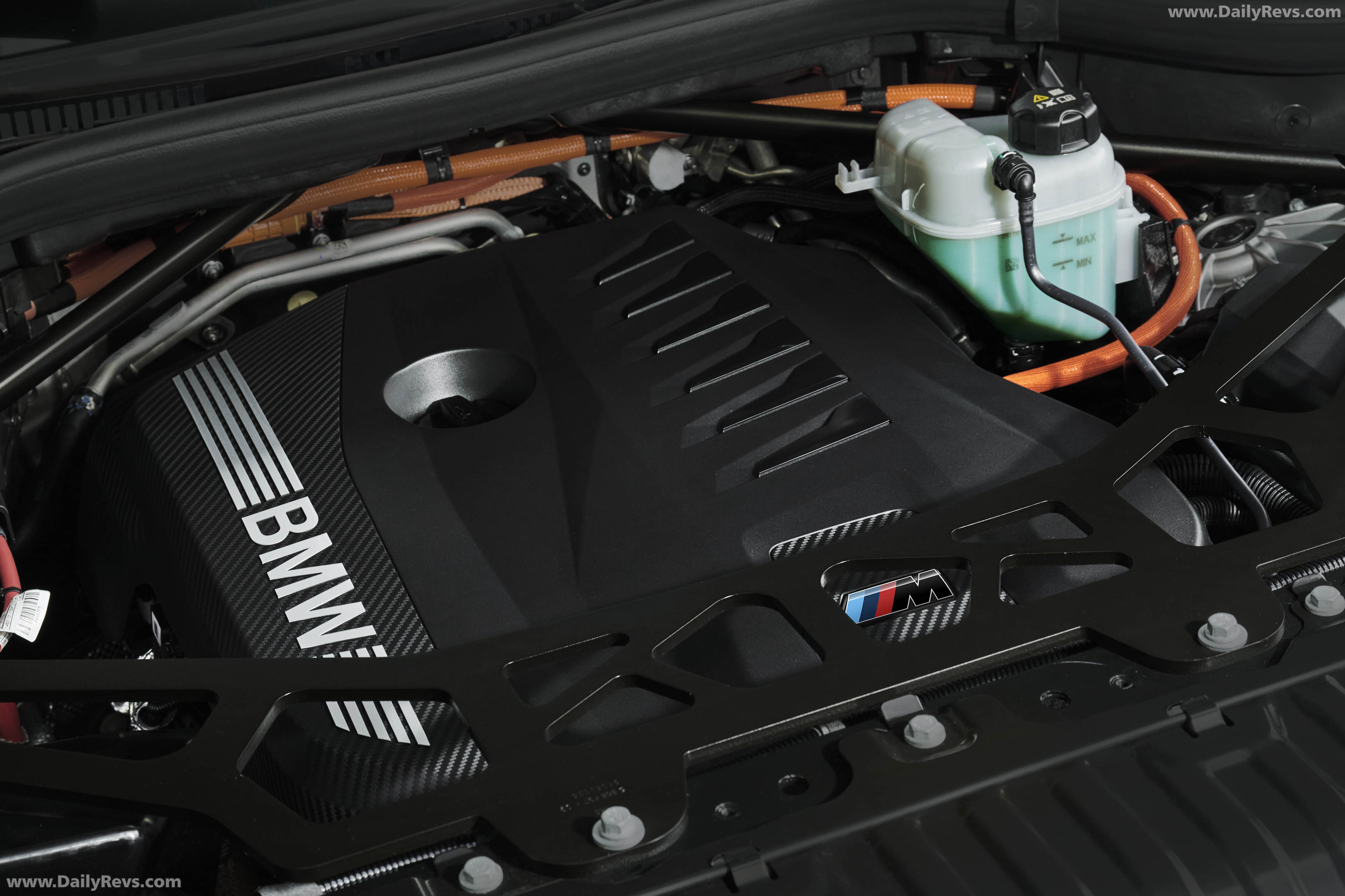 2027 BMW X5 M60e G65 Engine