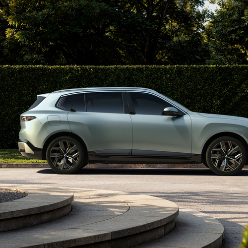 2027 BMW X5 Long Wheelbase G65 Side View