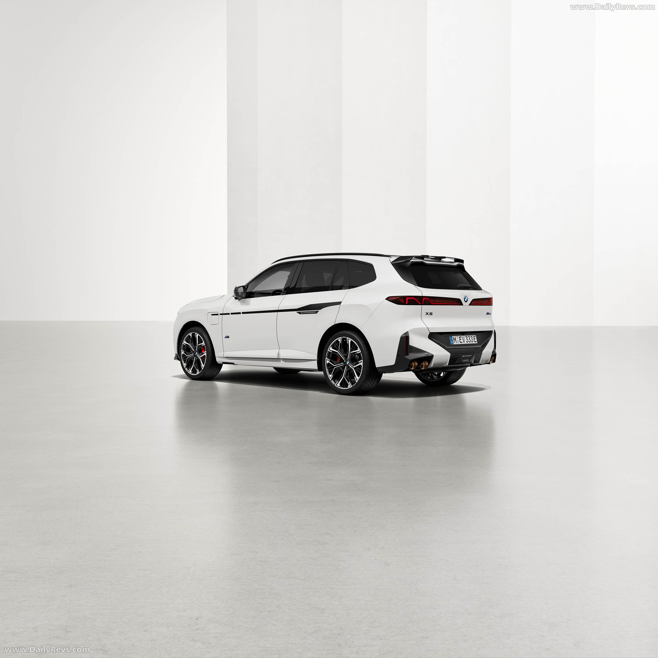 2027 BMW X5 M Performance Parts G65 Rear View