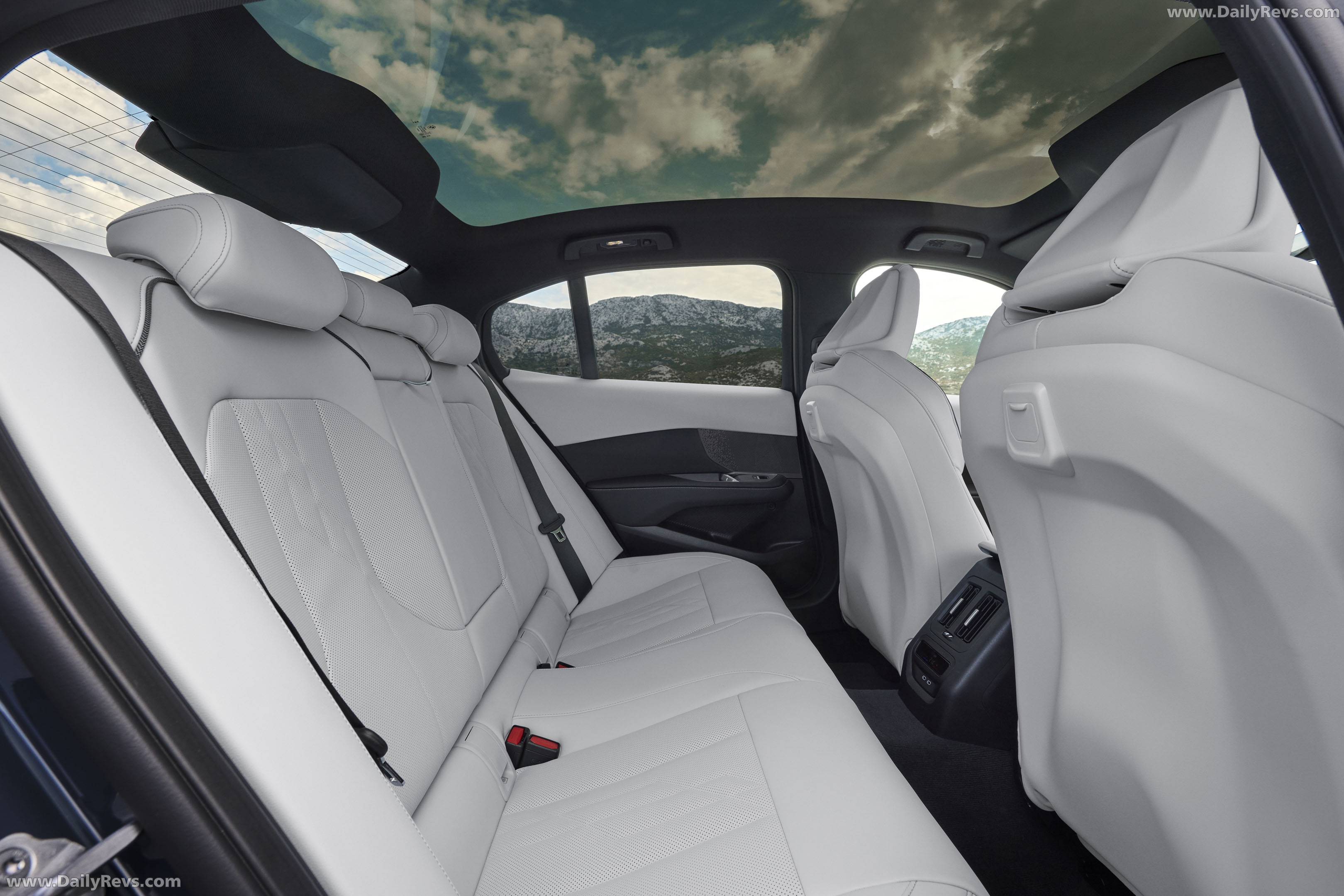 2027 BMW 3-Series G50 Interior
