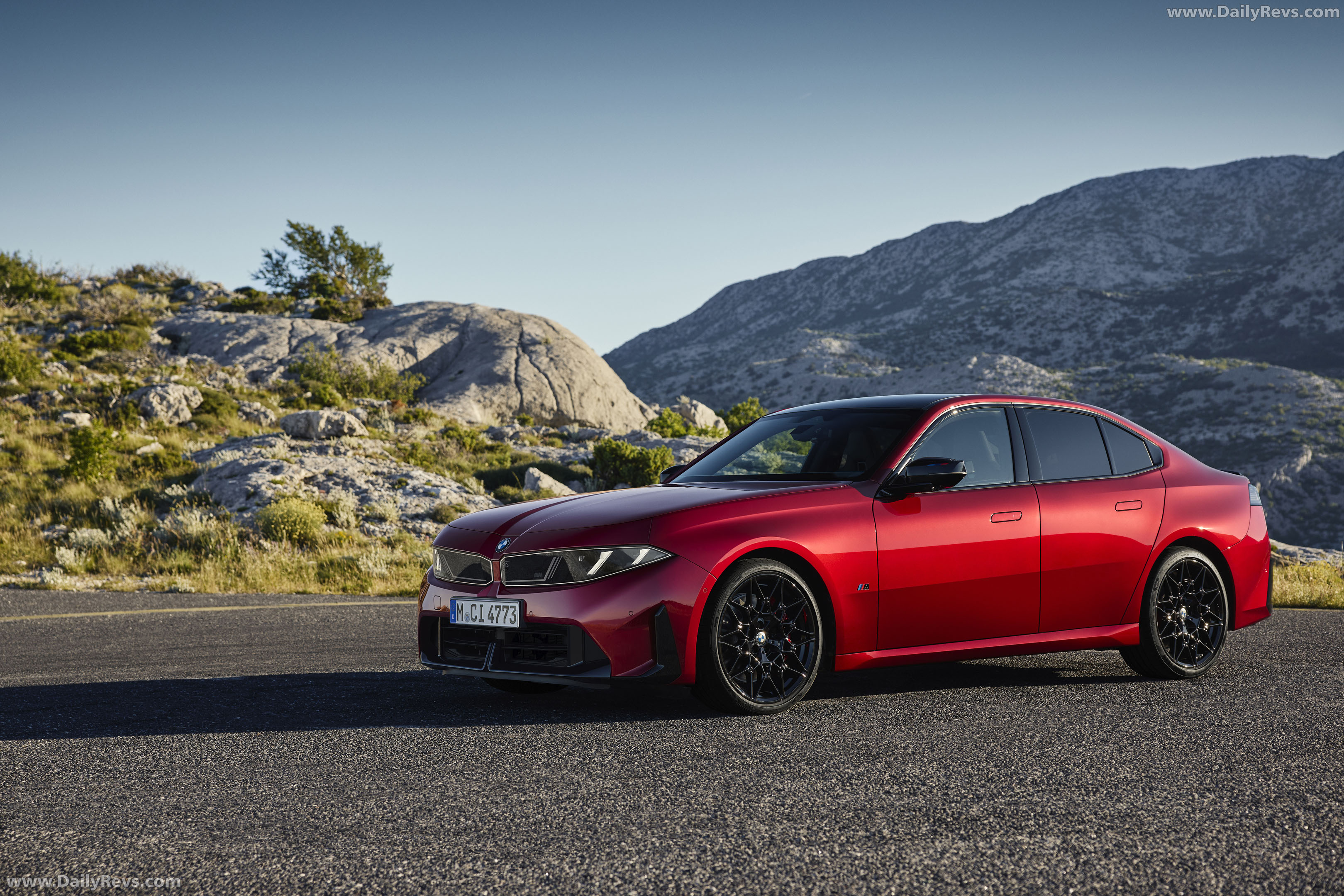 2027 BMW M350 xDrive G50 Front View