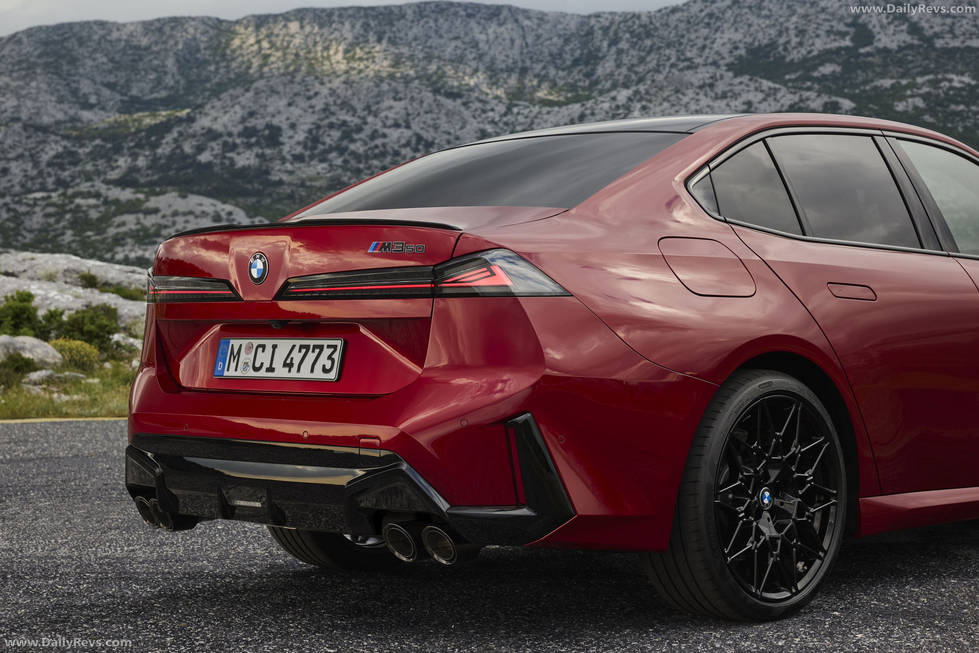 2027 BMW M350 xDrive G50 Exterior