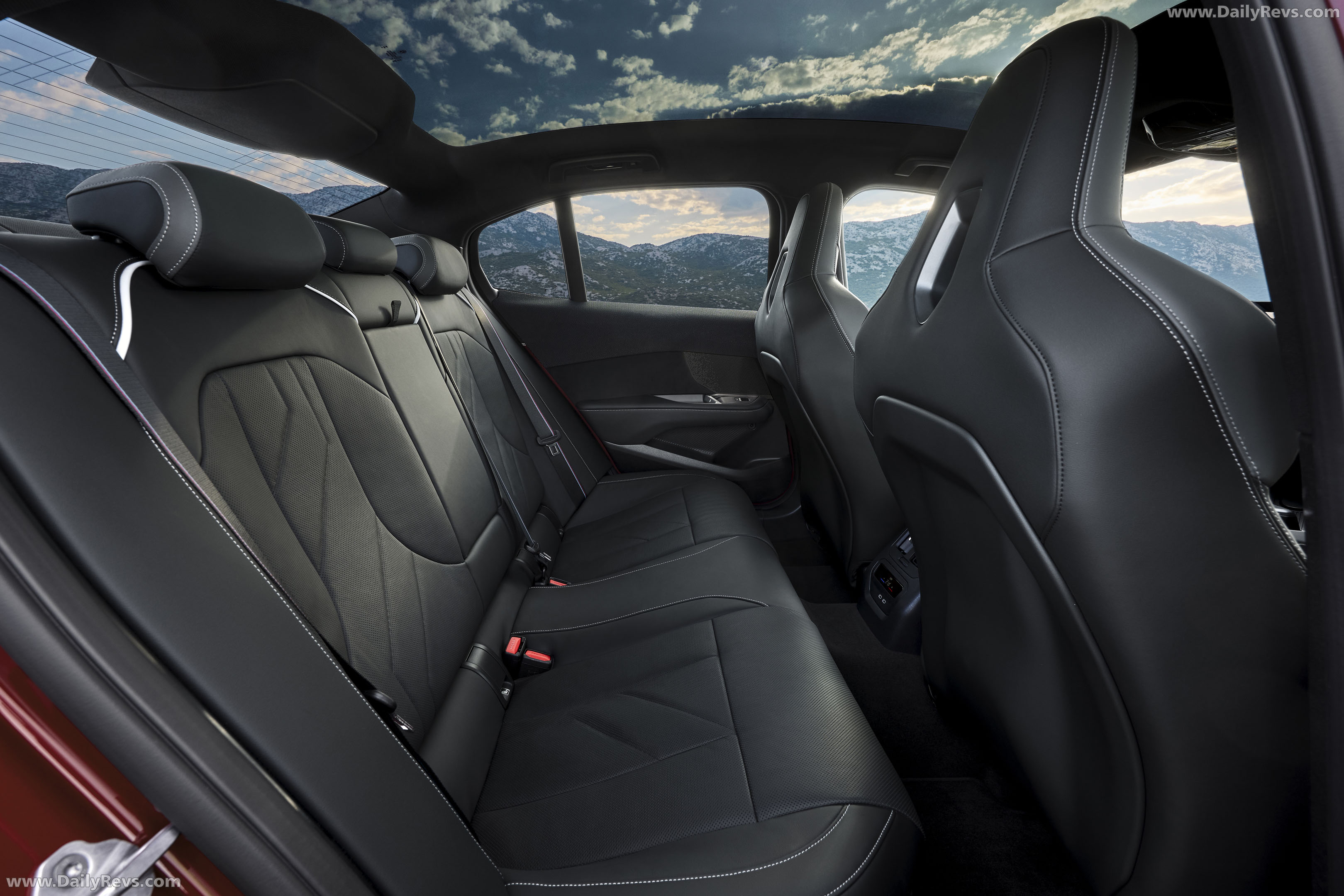2027 BMW M350 xDrive G50 Interior