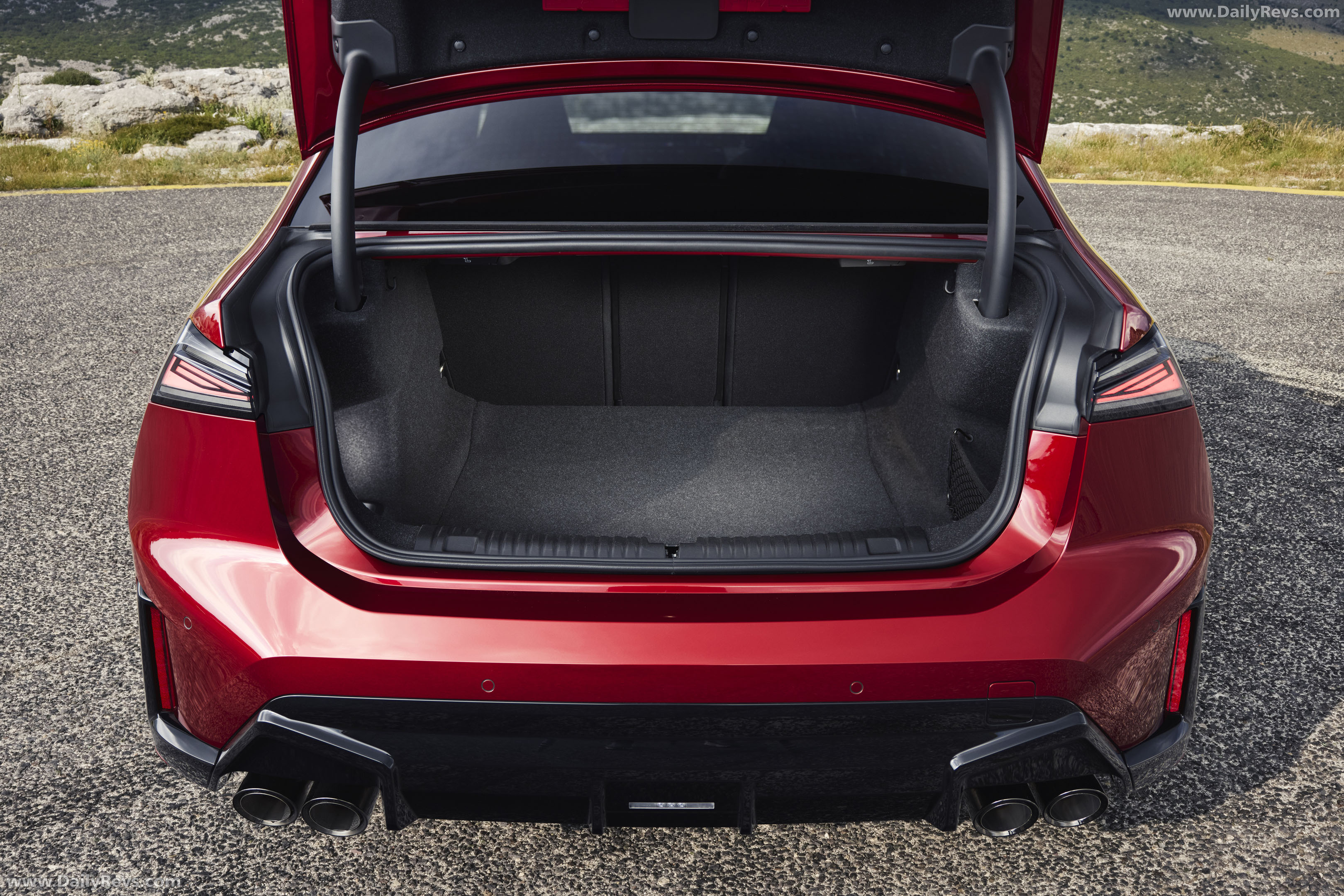 2027 BMW M350 xDrive G50 Interior