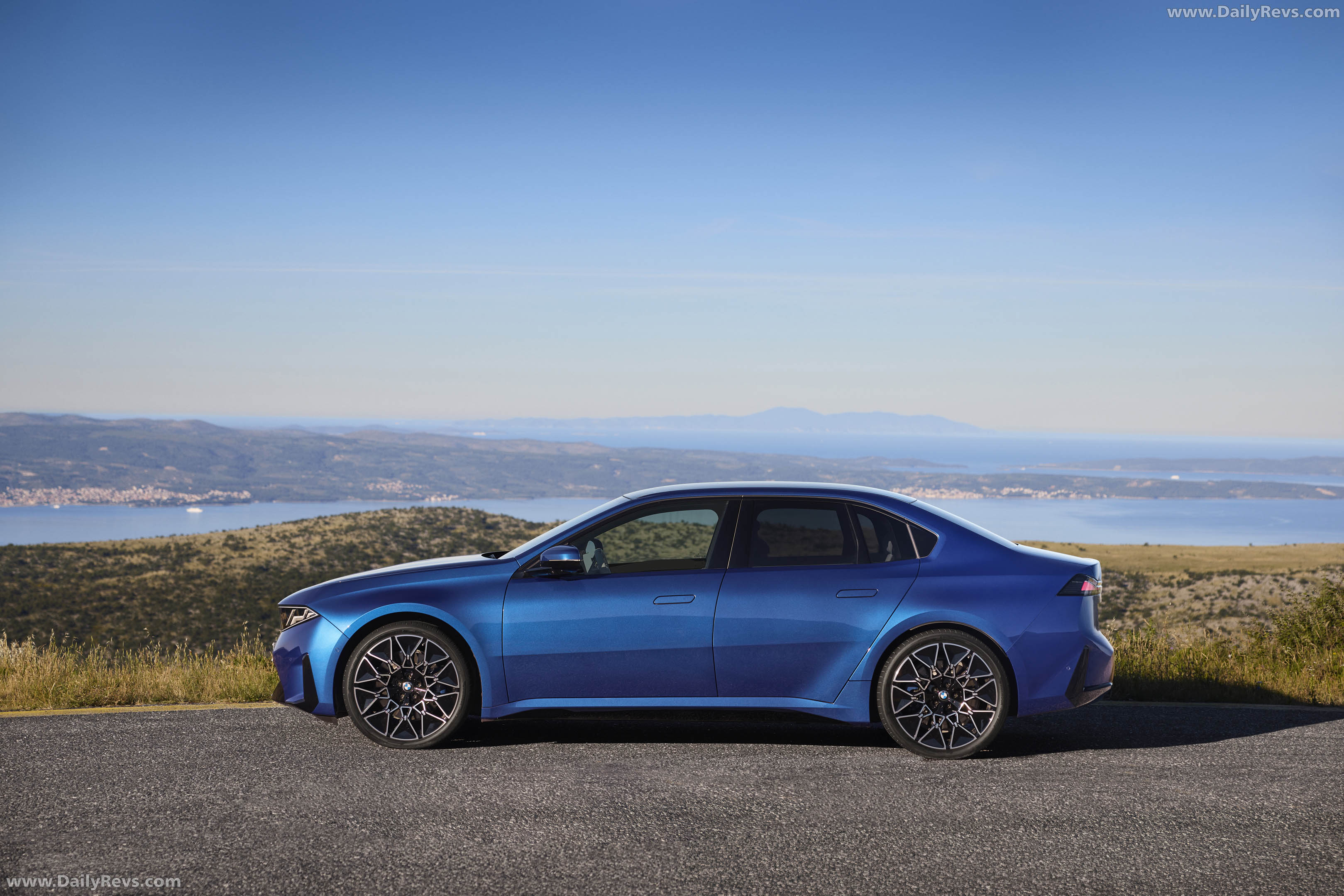 2027 BMW i3 50 xDrive NA0 M Le Castellet Blue Side View