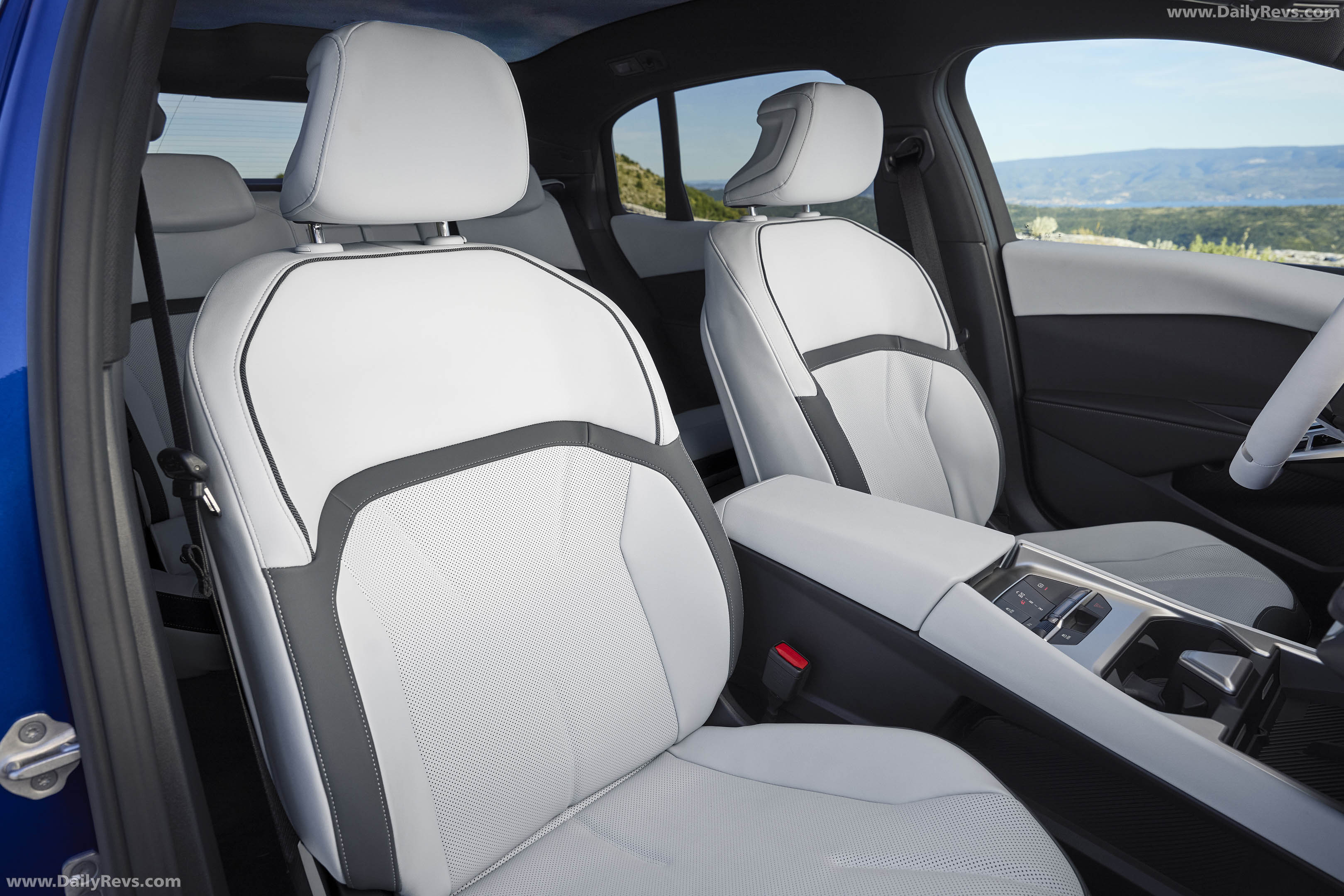 2027 BMW i3 50 xDrive NA0 M Le Castellet Blue Interior