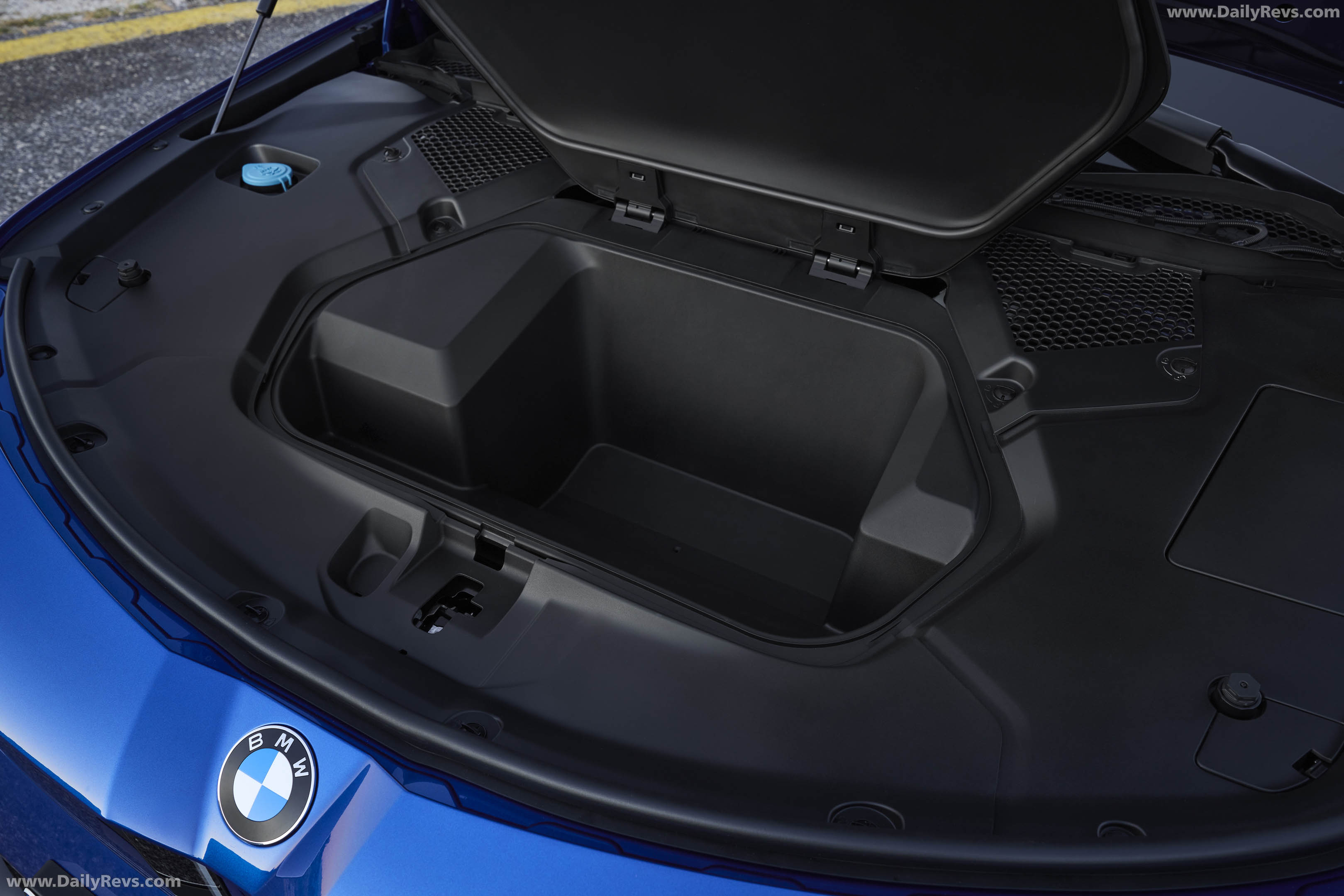 2027 BMW i3 50 xDrive NA0 M Le Castellet Blue Interior