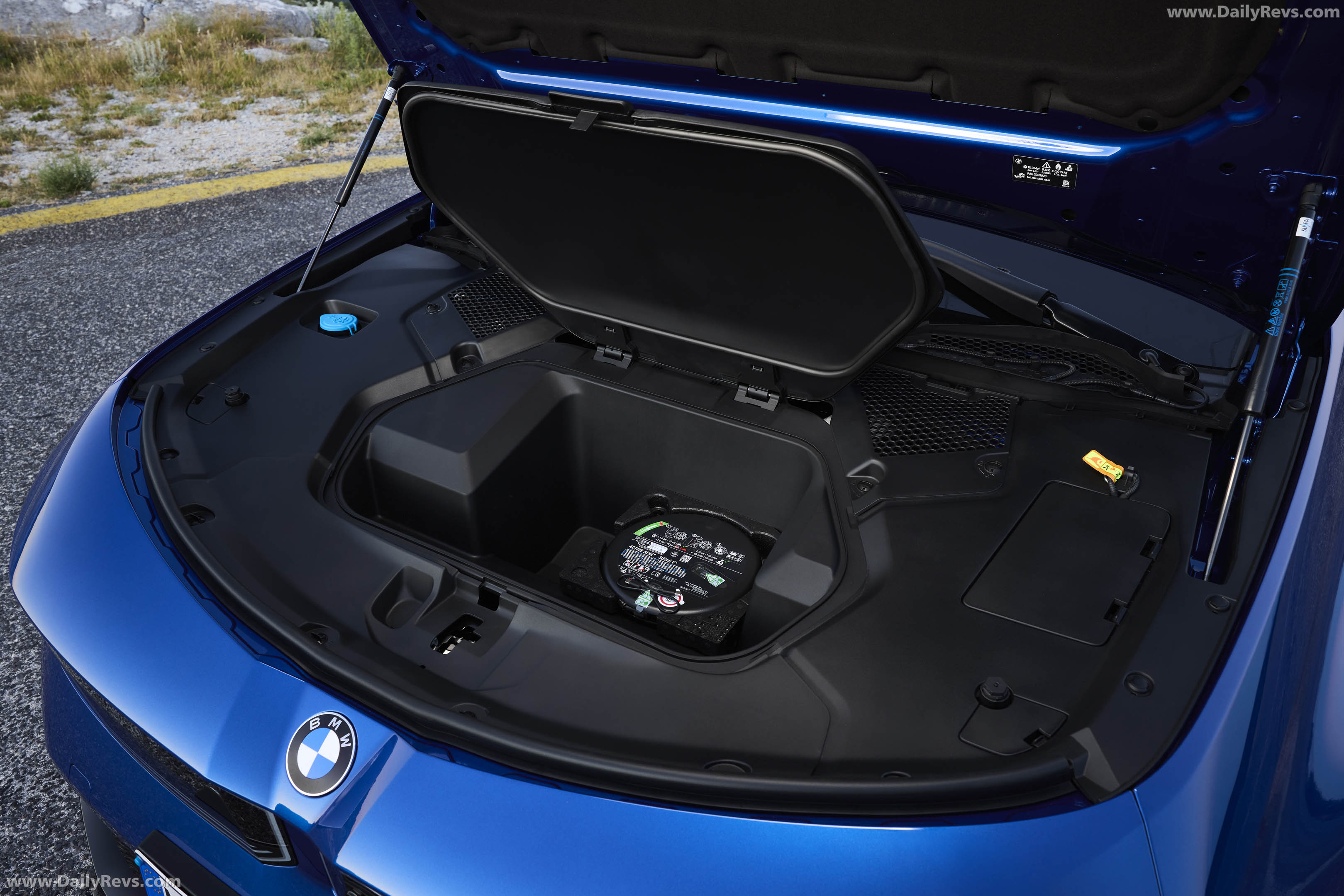 2027 BMW i3 50 xDrive NA0 M Le Castellet Blue Interior