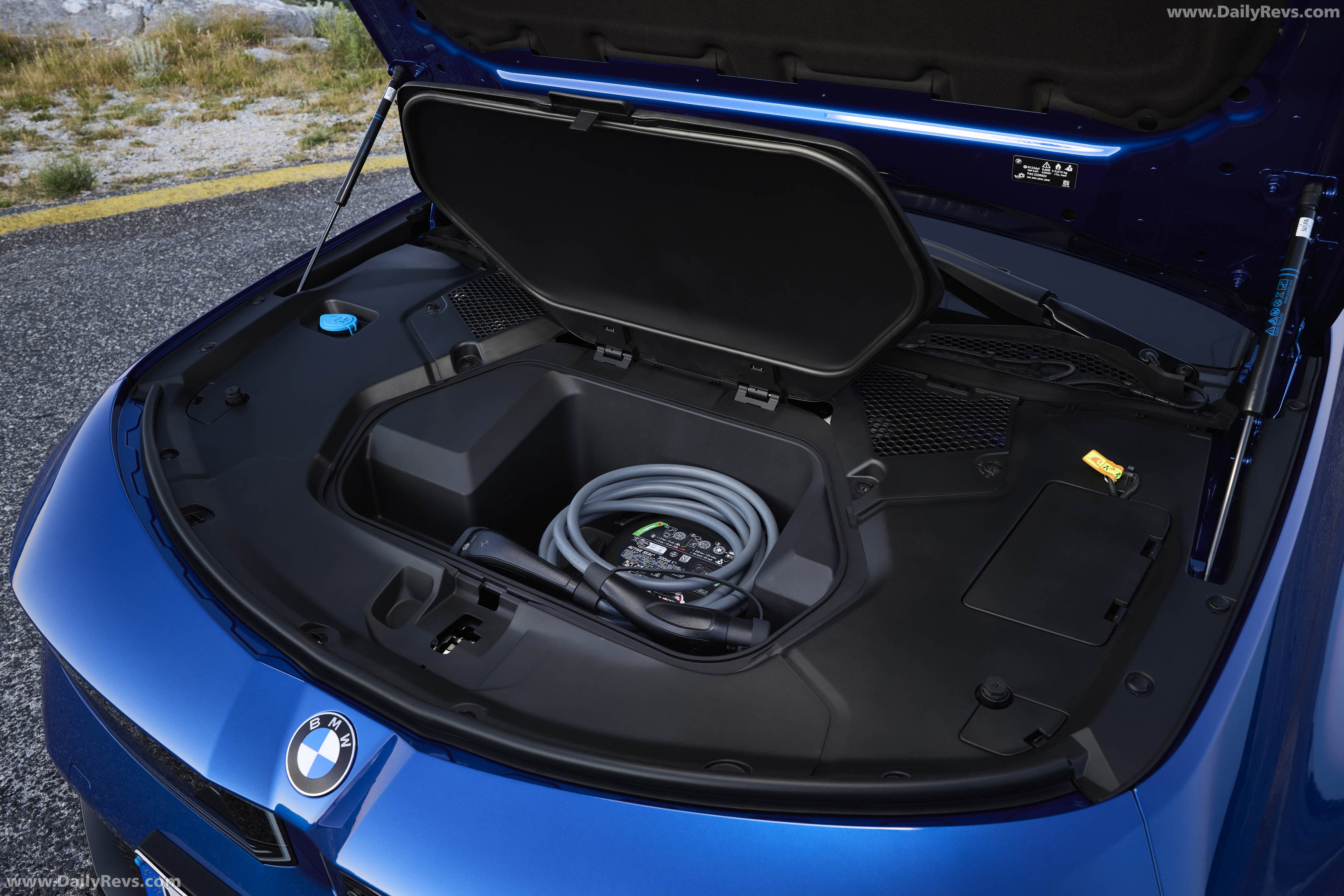 2027 BMW i3 50 xDrive NA0 M Le Castellet Blue Interior
