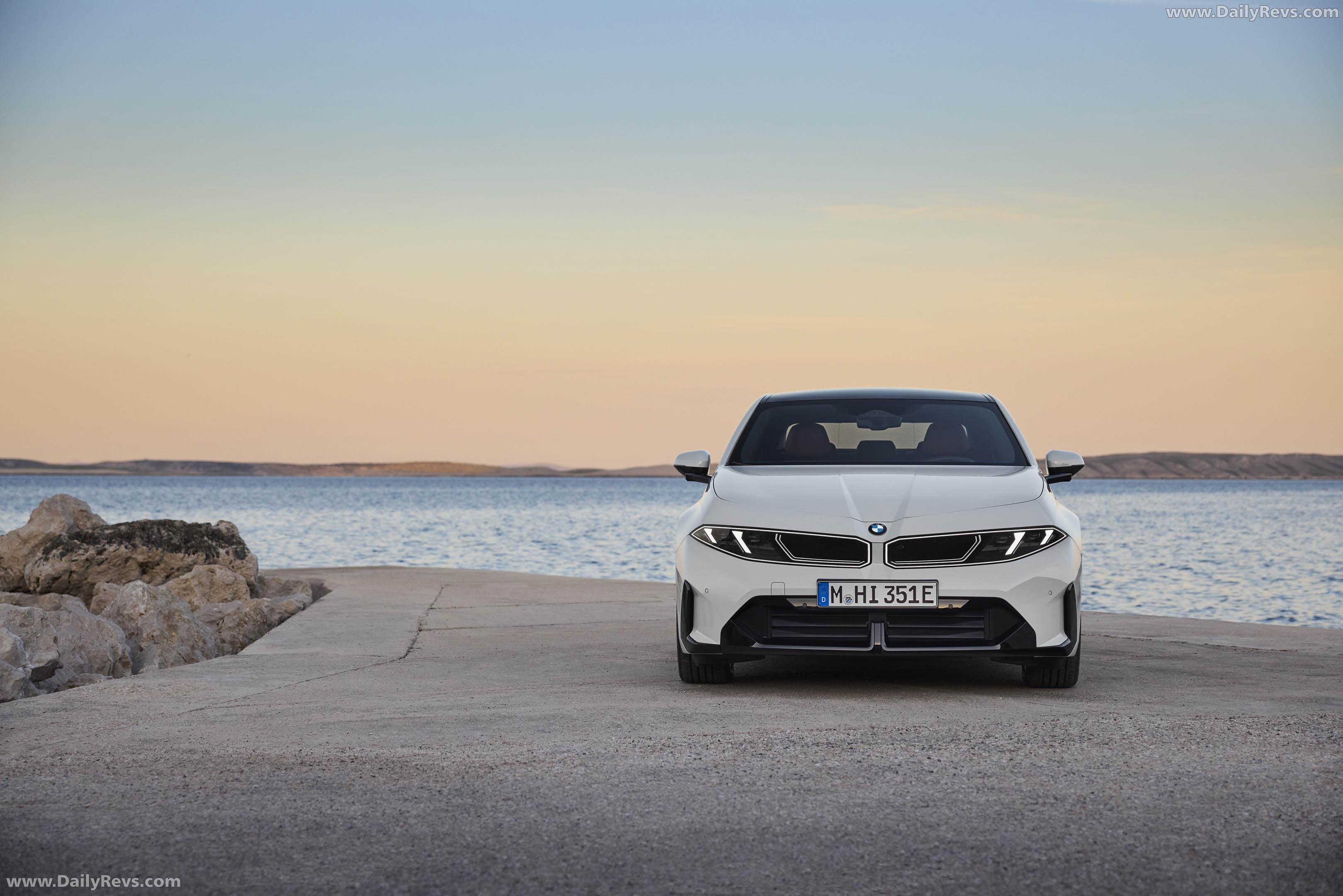 2027 BMW i3 50 xDrive NA0 Alpine White Front View