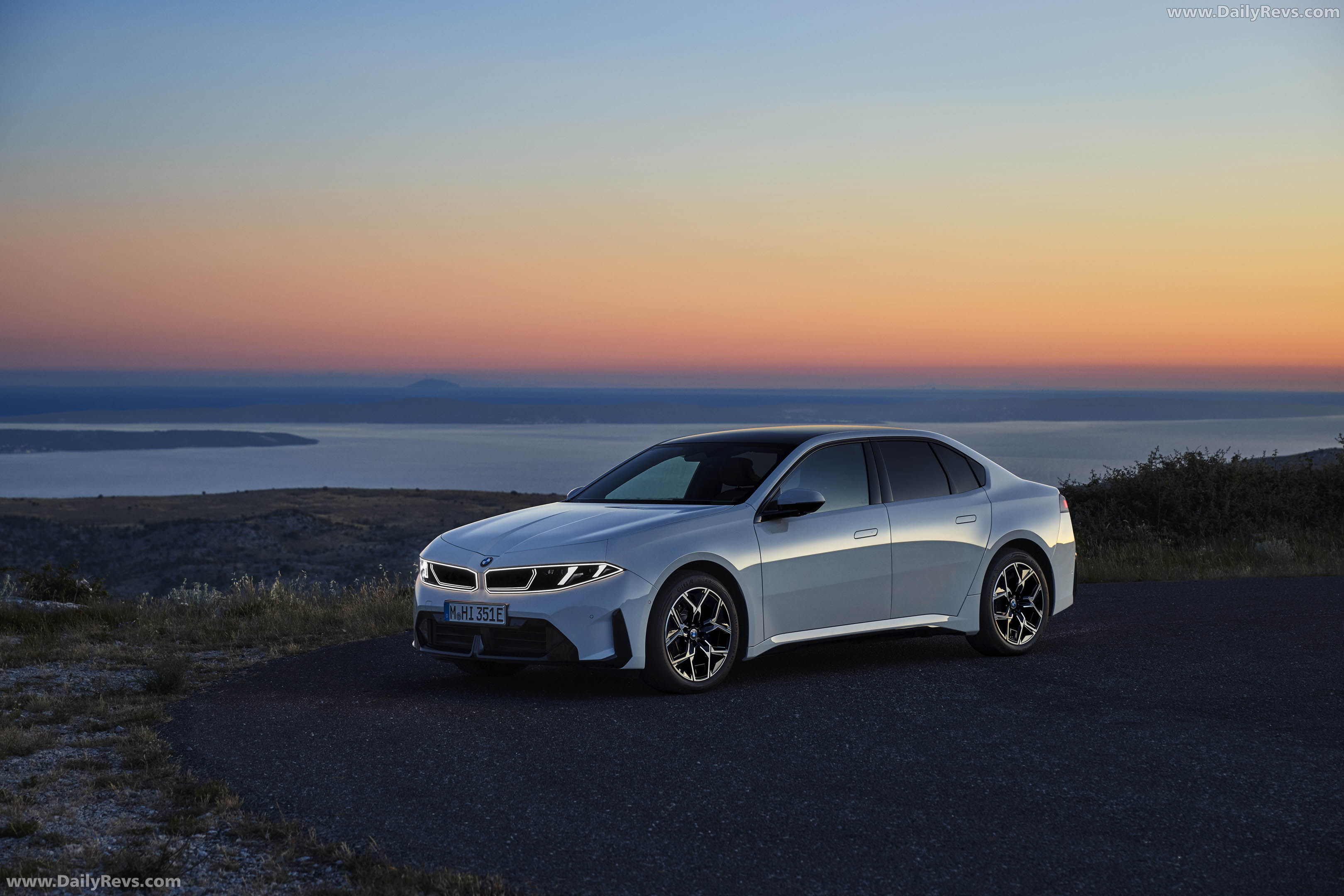 2027 BMW i3 50 xDrive NA0 Alpine White Front View