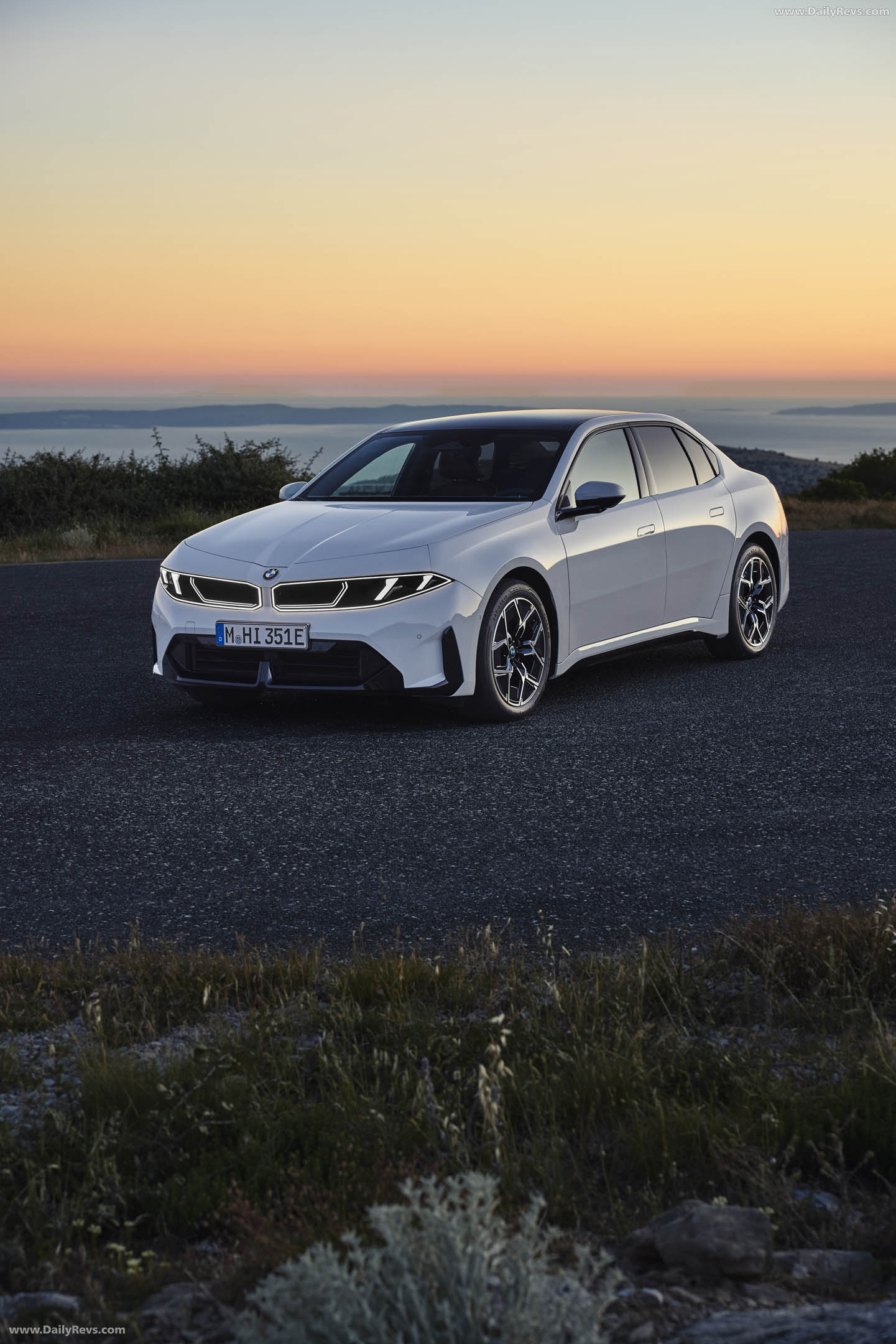 2027 BMW i3 50 xDrive NA0 Alpine White Front View