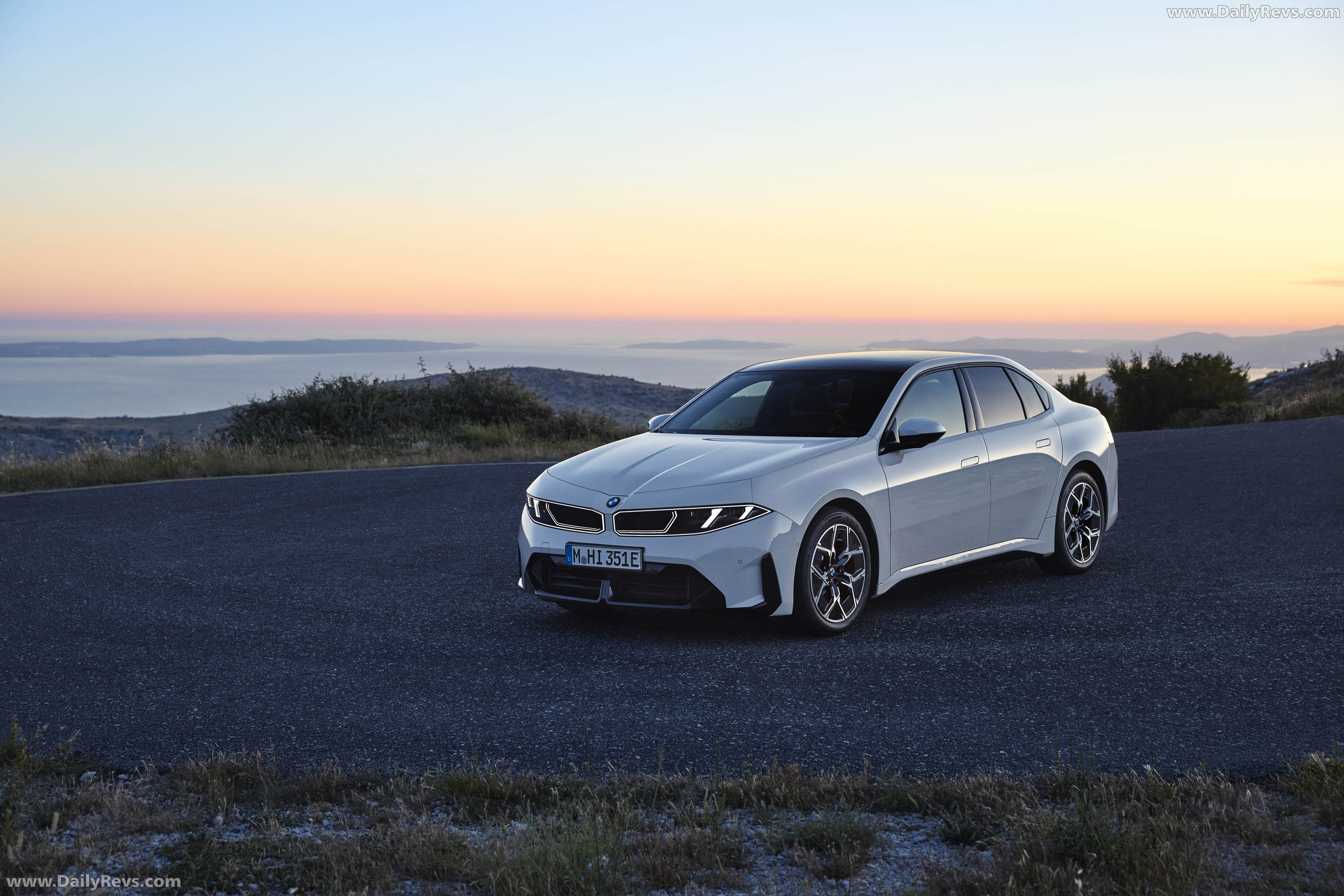 2027 BMW i3 50 xDrive NA0 Alpine White Front View