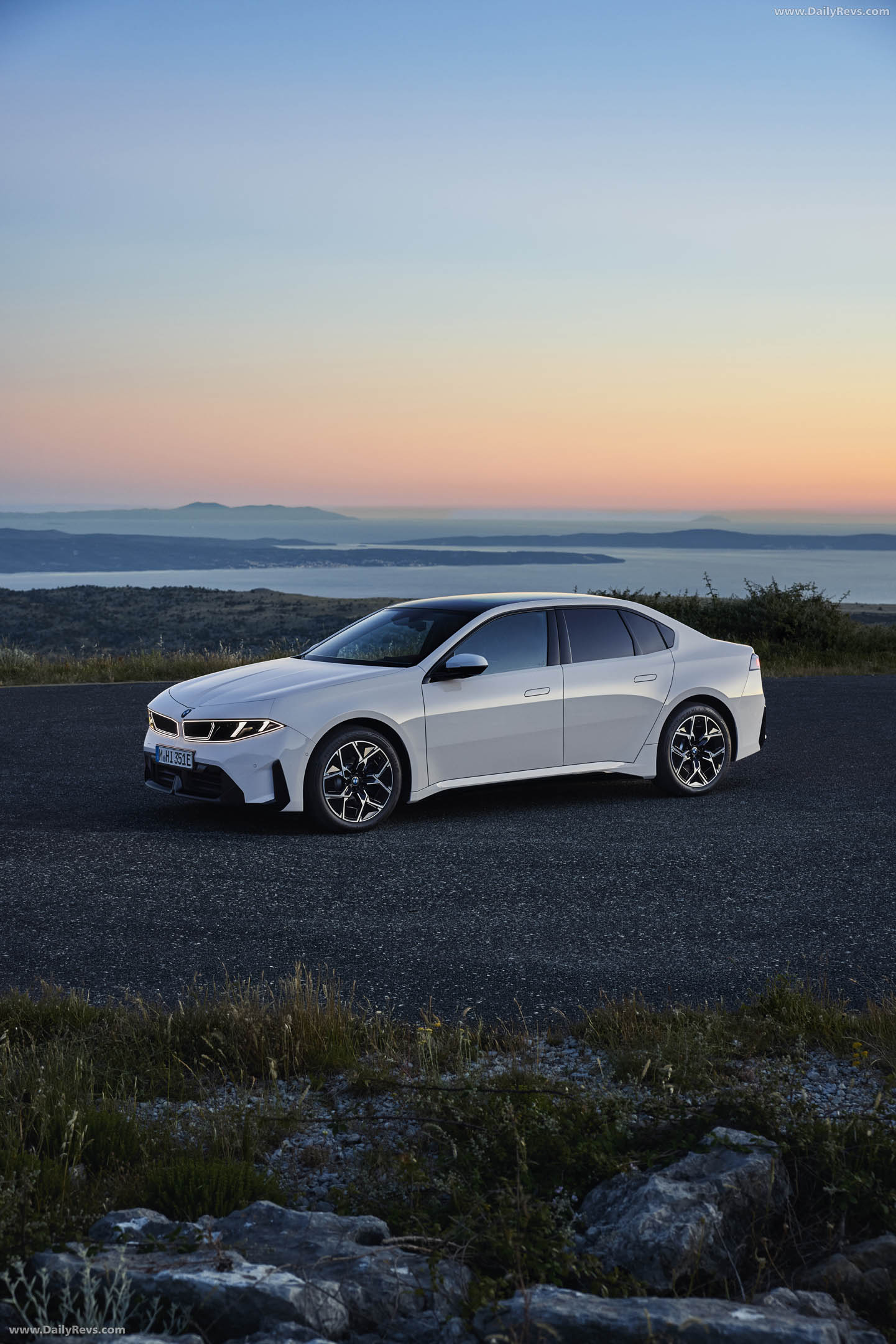 2027 BMW i3 50 xDrive NA0 Alpine White Side View