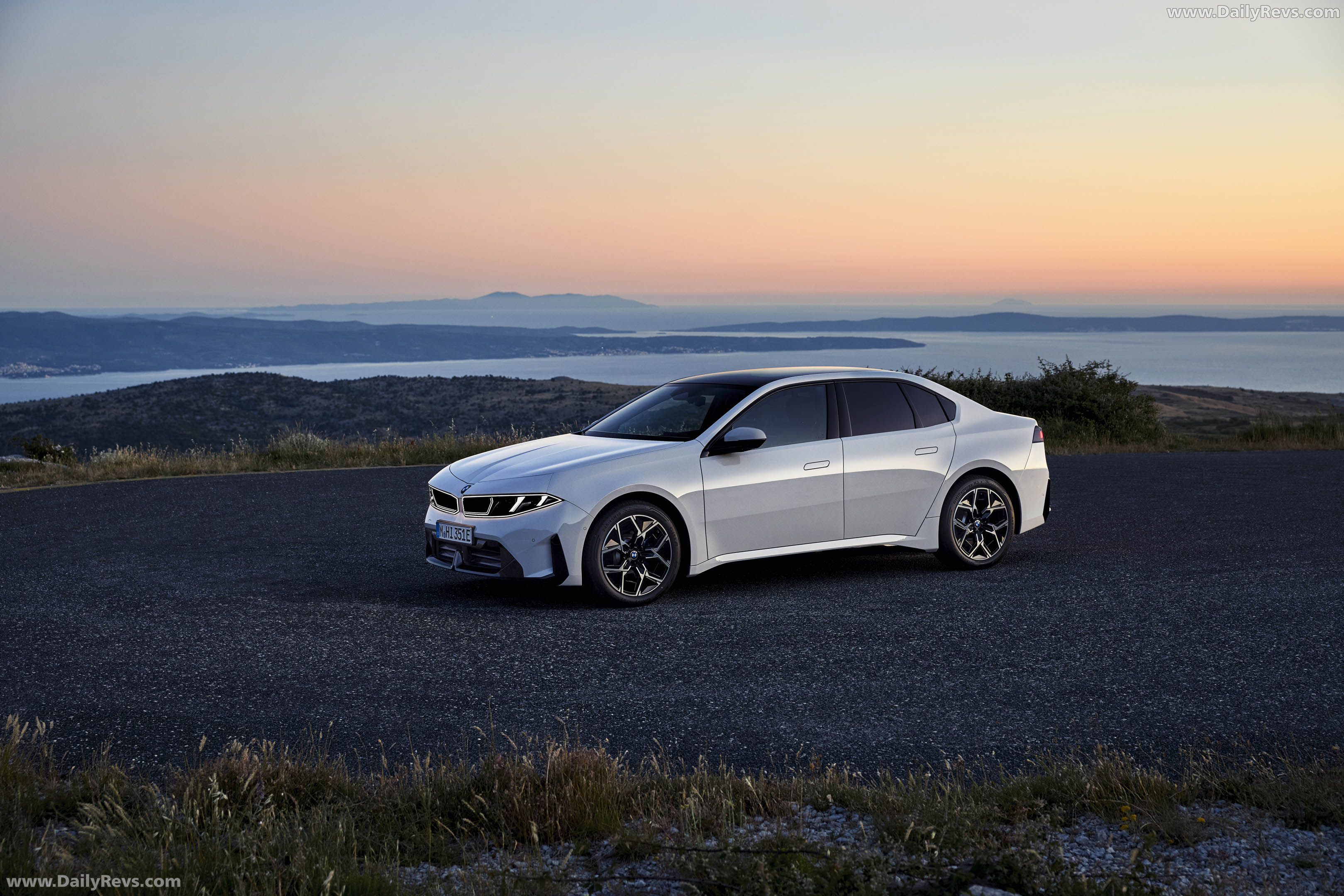 2027 BMW i3 50 xDrive NA0 Alpine White Side View