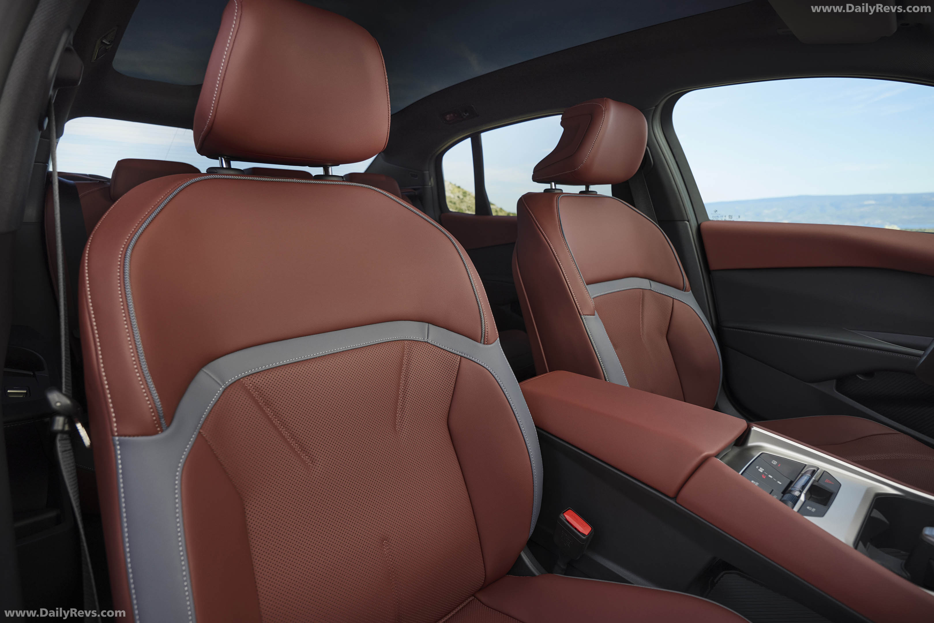 2027 BMW i3 50 xDrive NA0 Alpine White Interior