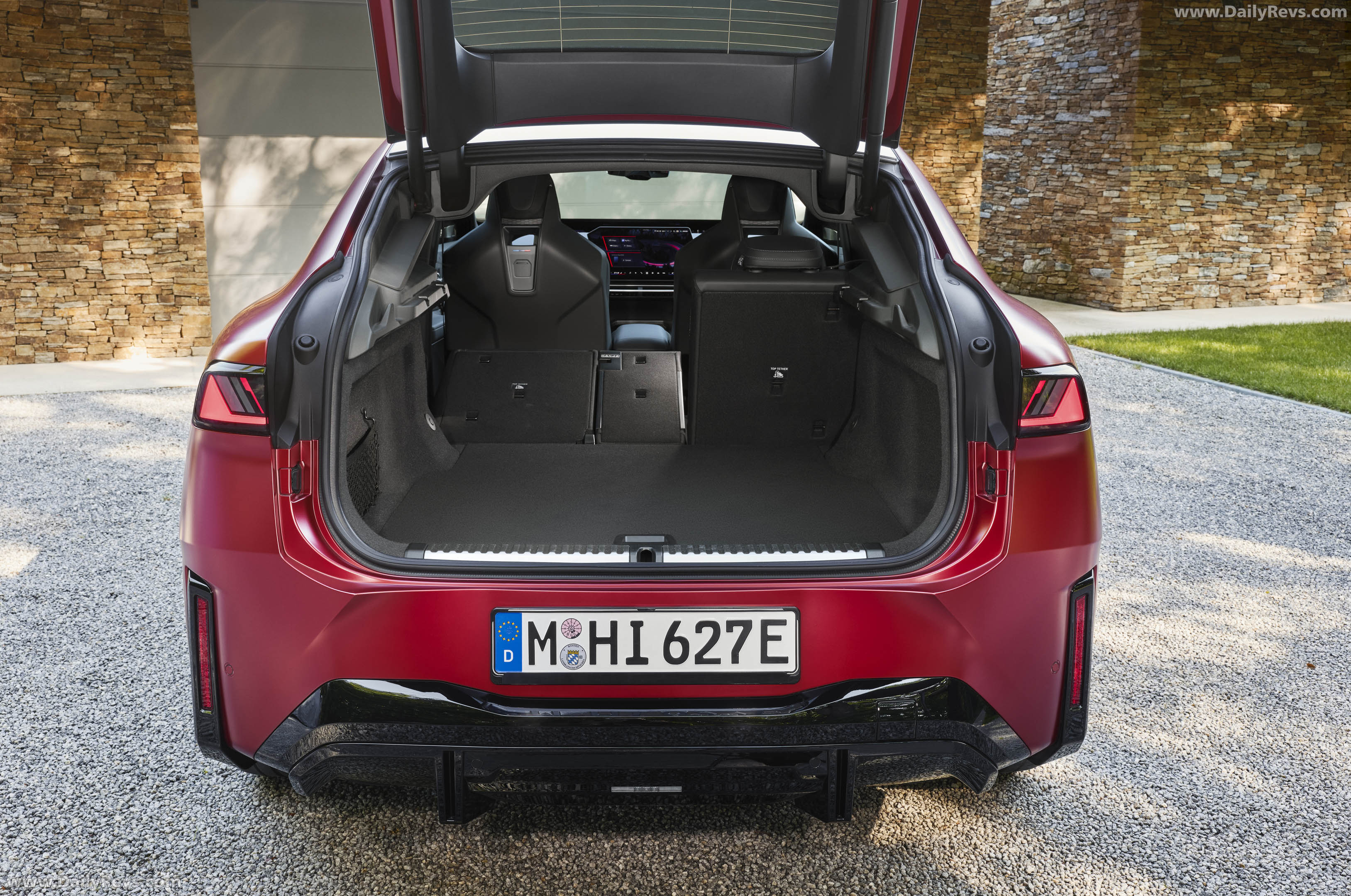 2027 BMW iX4 M60 xDrive NA7 Interior