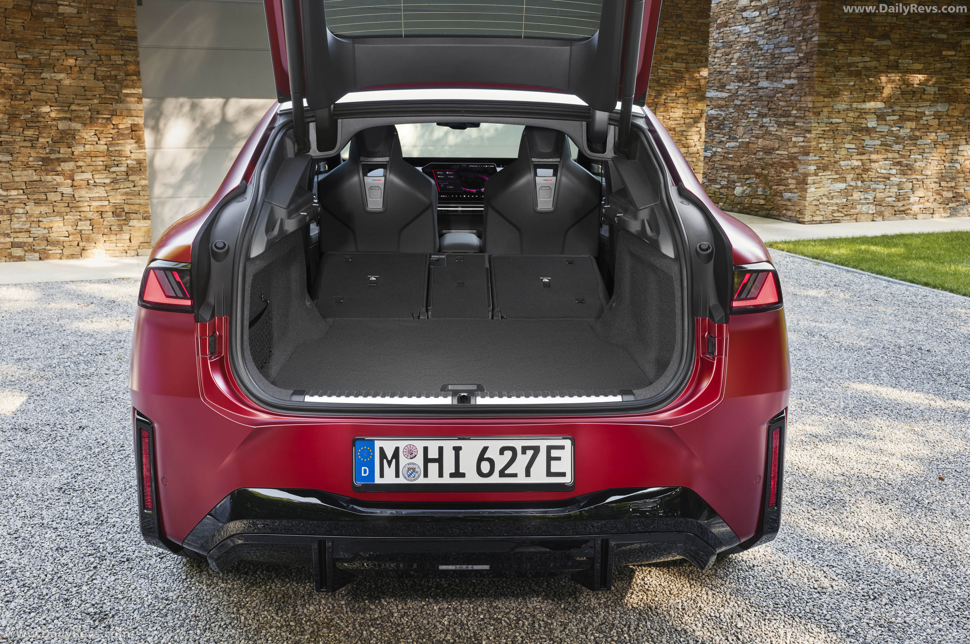 2027 BMW iX4 M60 xDrive NA7 Interior