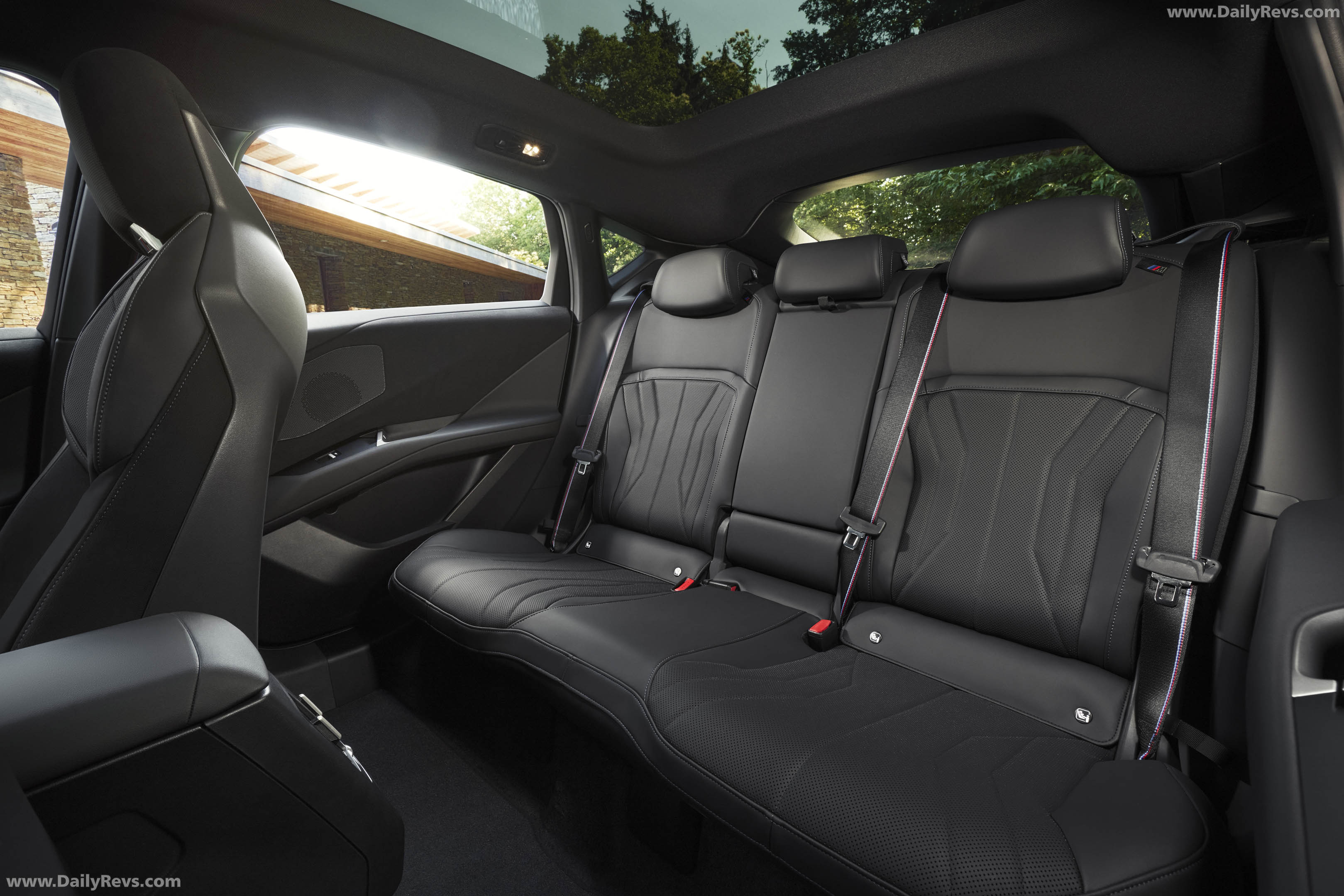 2027 BMW iX4 M60 xDrive NA7 Interior