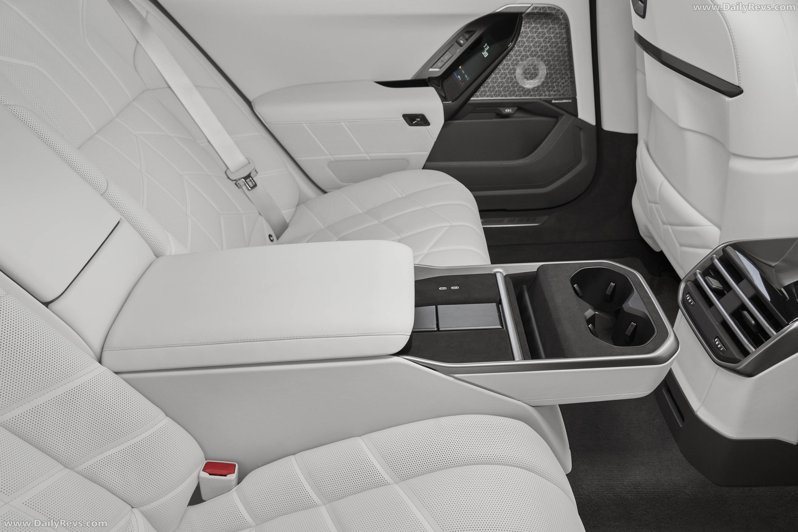 2026 BMW Concept 7 Protection Interior