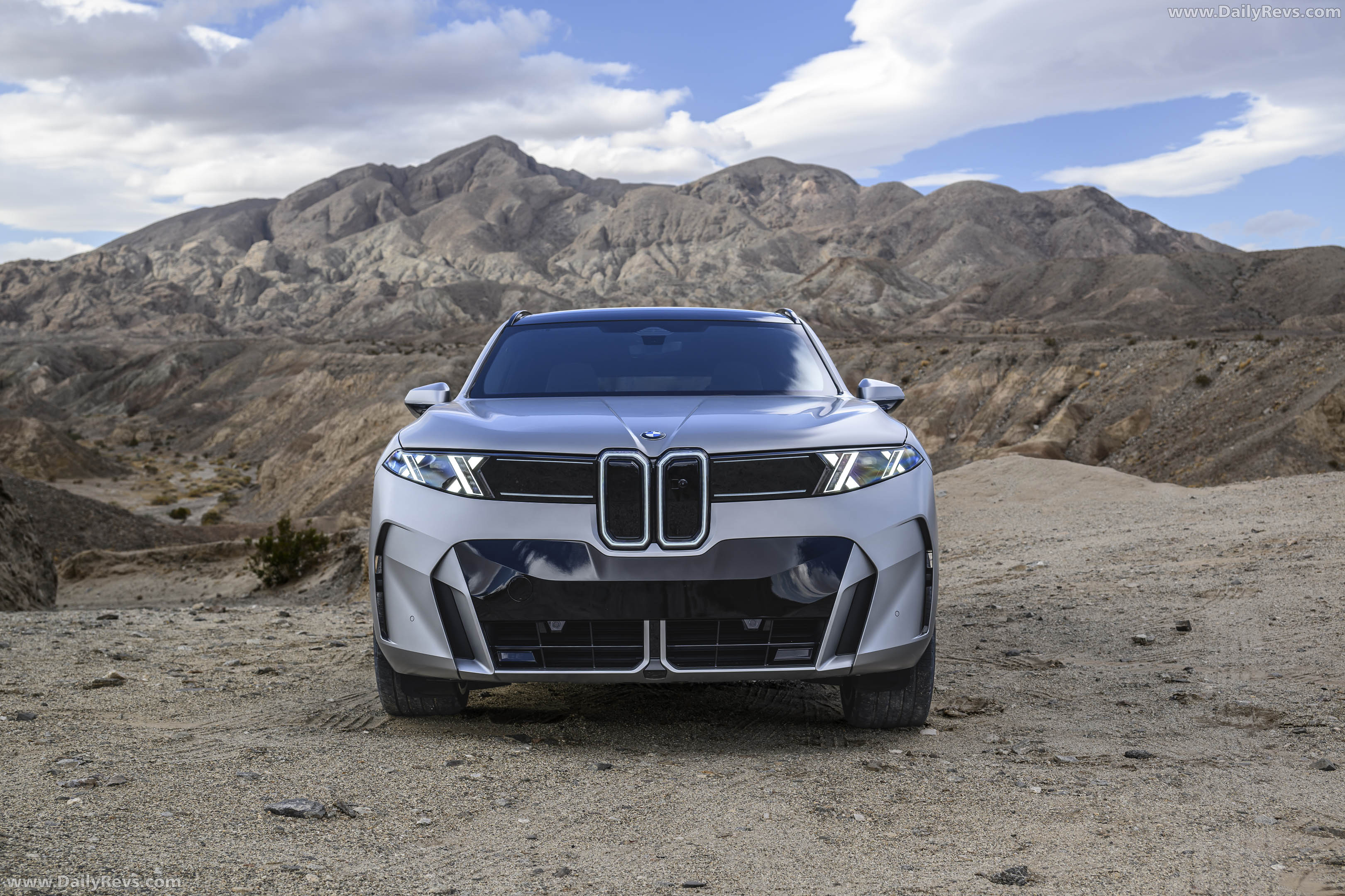 2027 BMW iX5 60 xDrive M Sport Package G65 Front View
