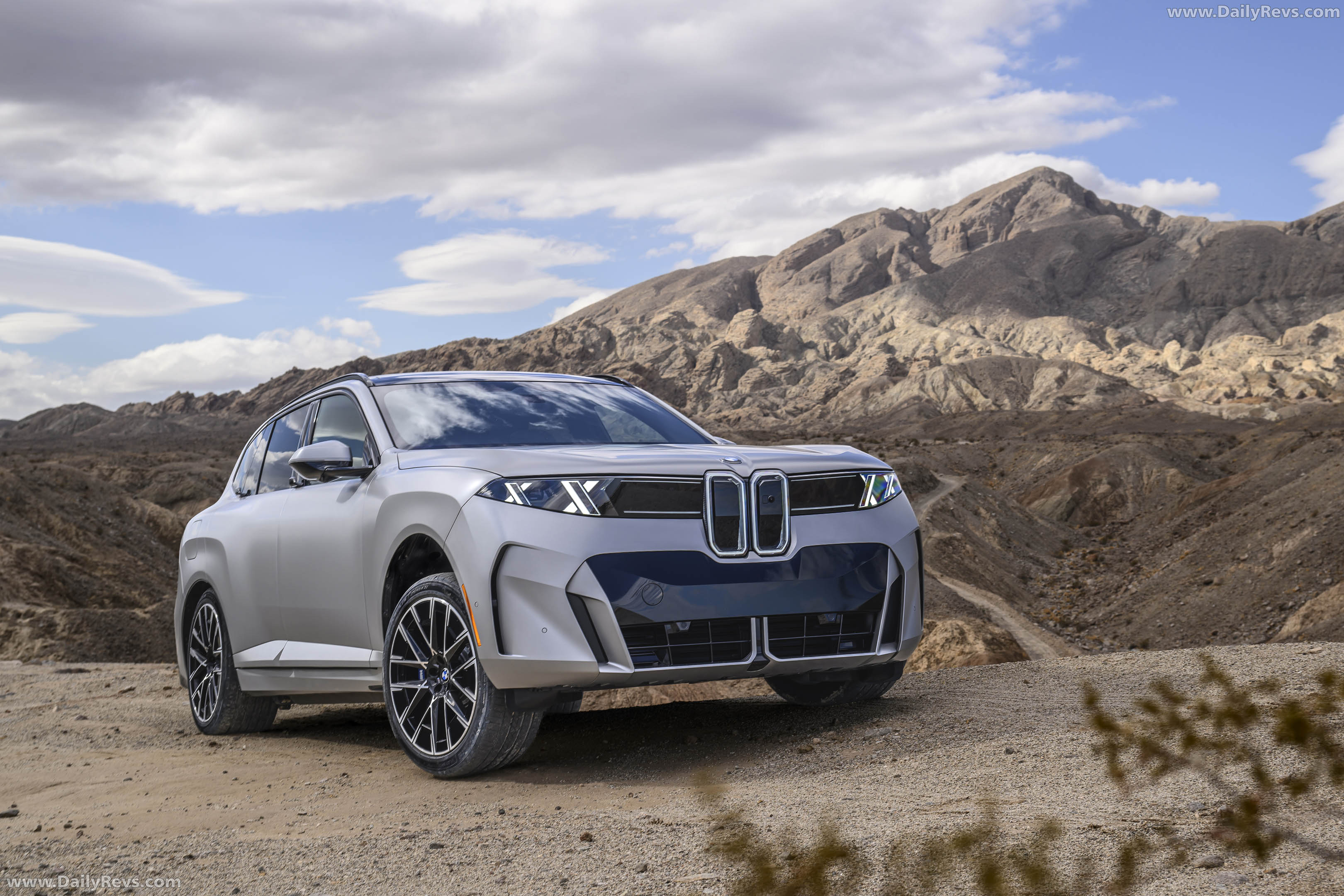 2027 BMW iX5 60 xDrive M Sport Package G65 Front View