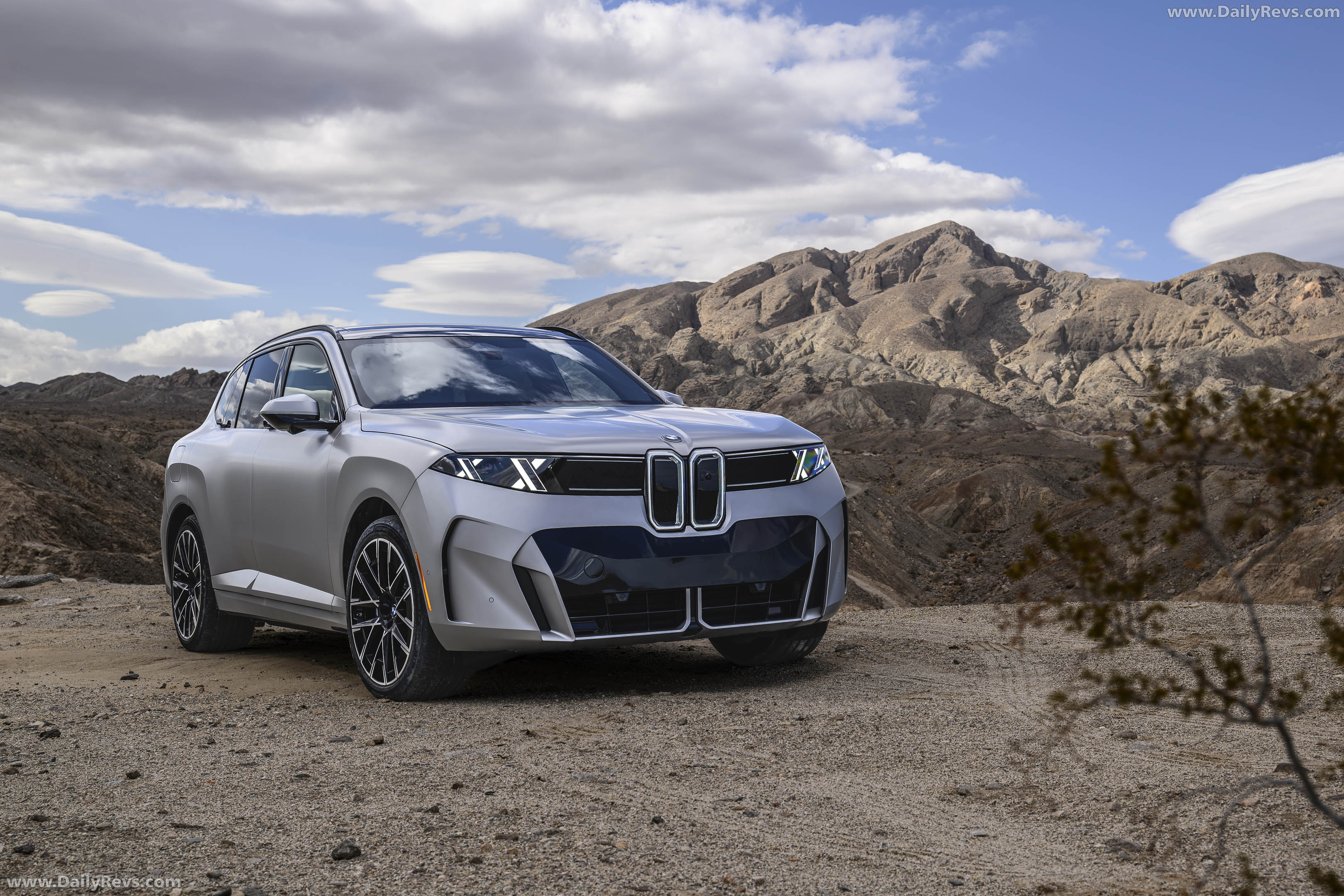 2027 BMW iX5 60 xDrive M Sport Package G65 Front View