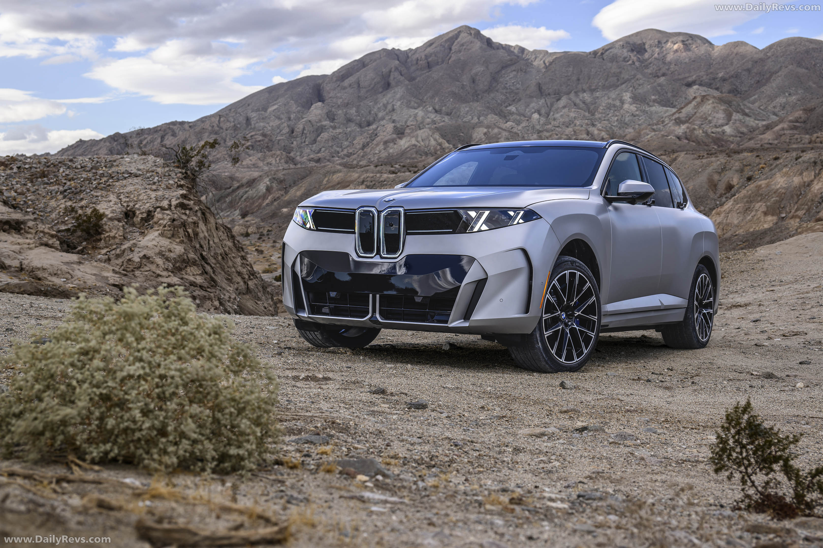 2027 BMW iX5 60 xDrive M Sport Package G65 Front View